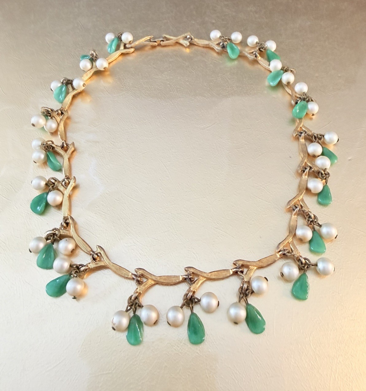 KRAMER VTG Signed Gold Tone Faux Pearl Jade Dangle Branch Link Necklace Earrings