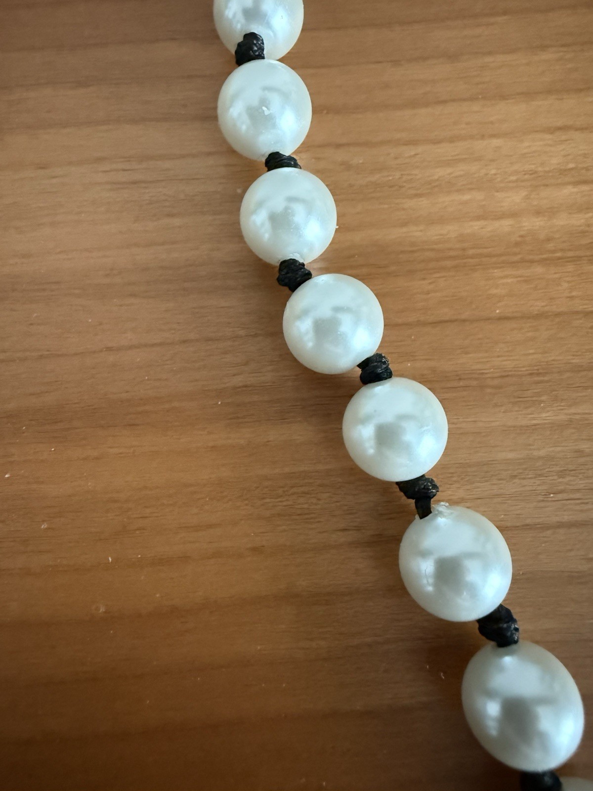 “JOHN WIND “ LUSTROUS WHITE FAUX PEARLS BEADS HAND KNOTTED NECKLACE 24”