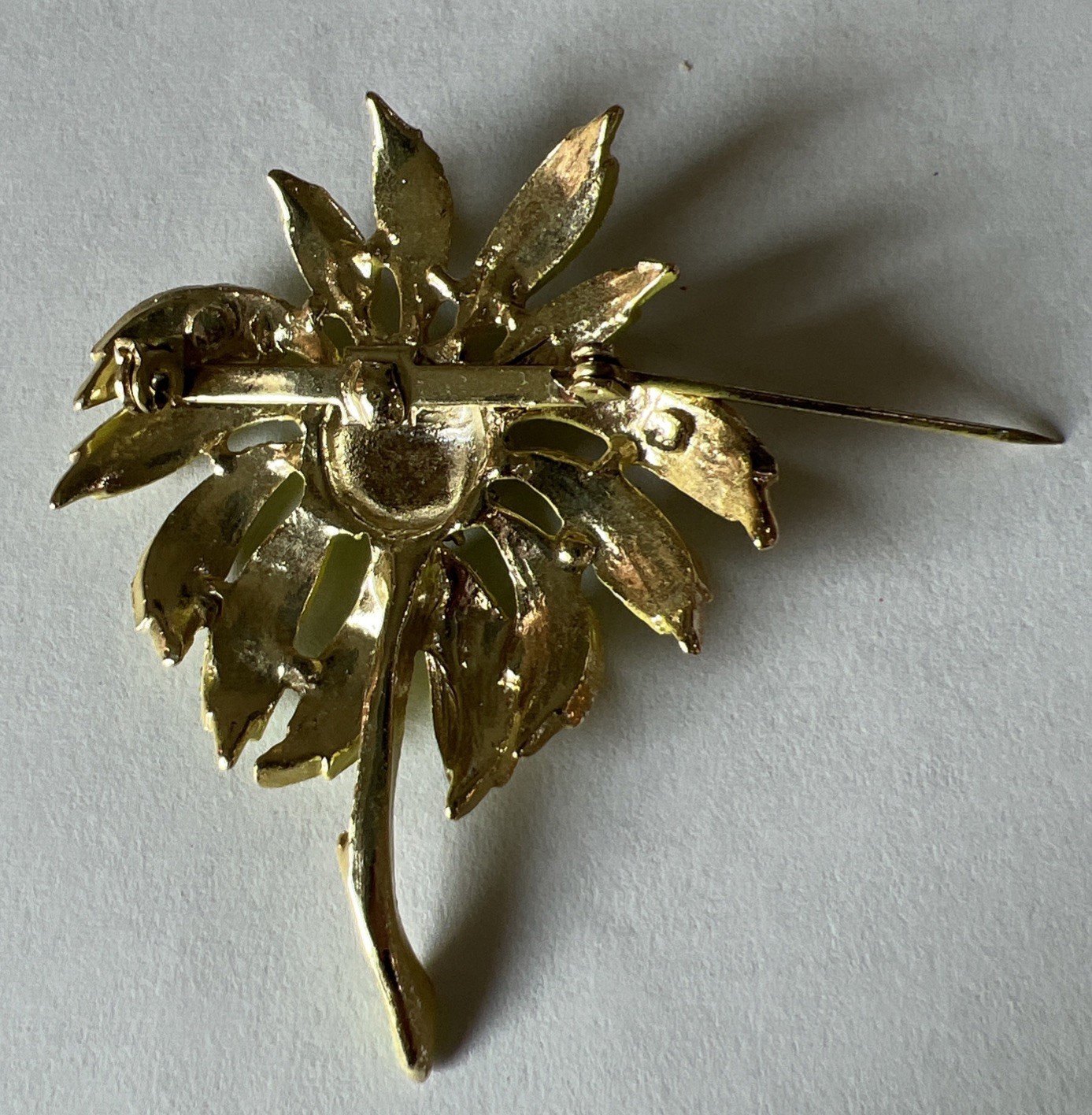 Starburst Enamel Lime Green And Gold Tone Textured Retro Brooch Vtg P