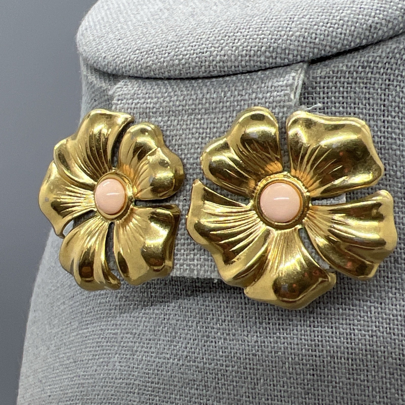 Vintage Gold Tone Flower Clip On Earrings Pink Center Cabochon Bold Retro Floral