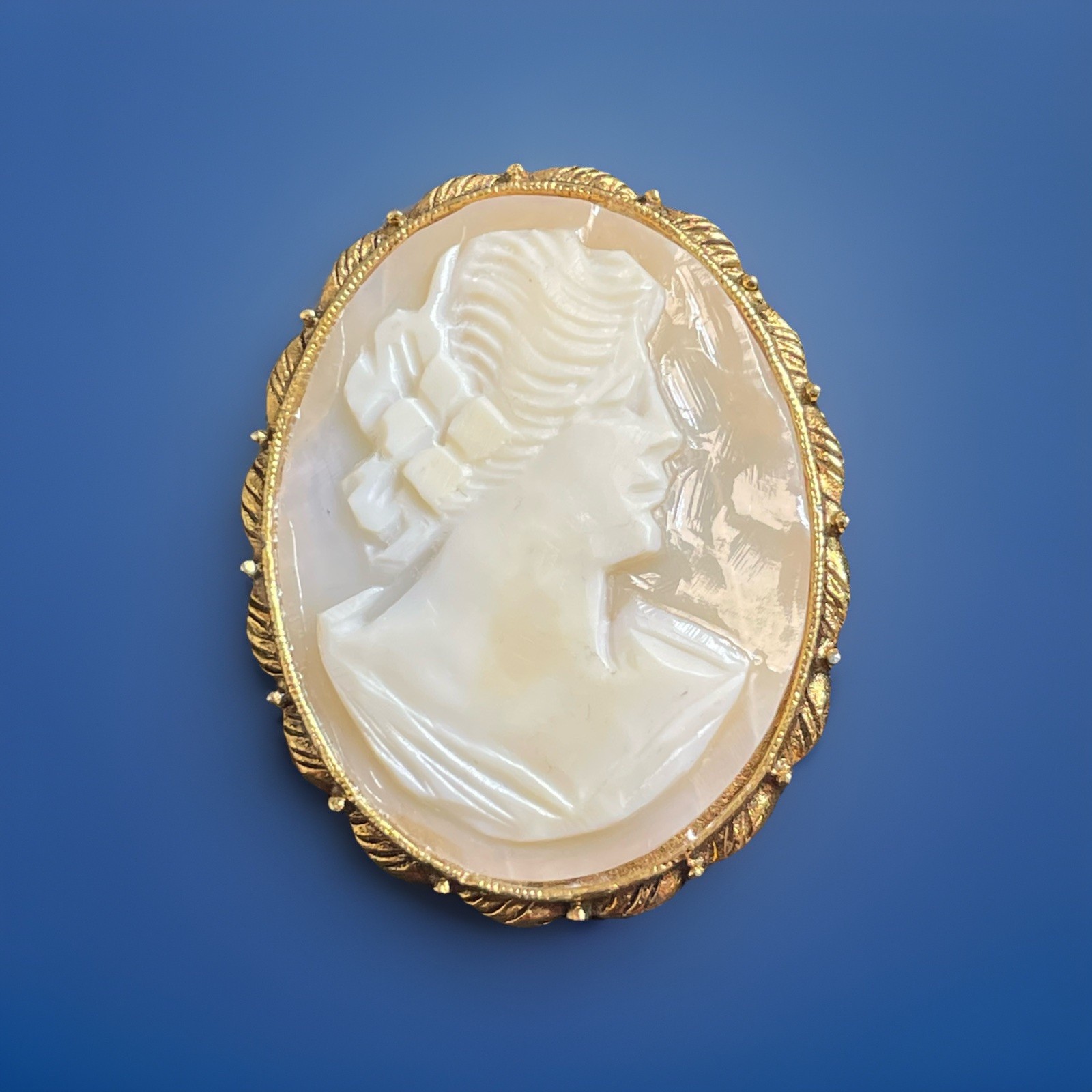 Vintage Hand Carved Shell Cameo Right Facing Woman Jewelry Pin Brooch