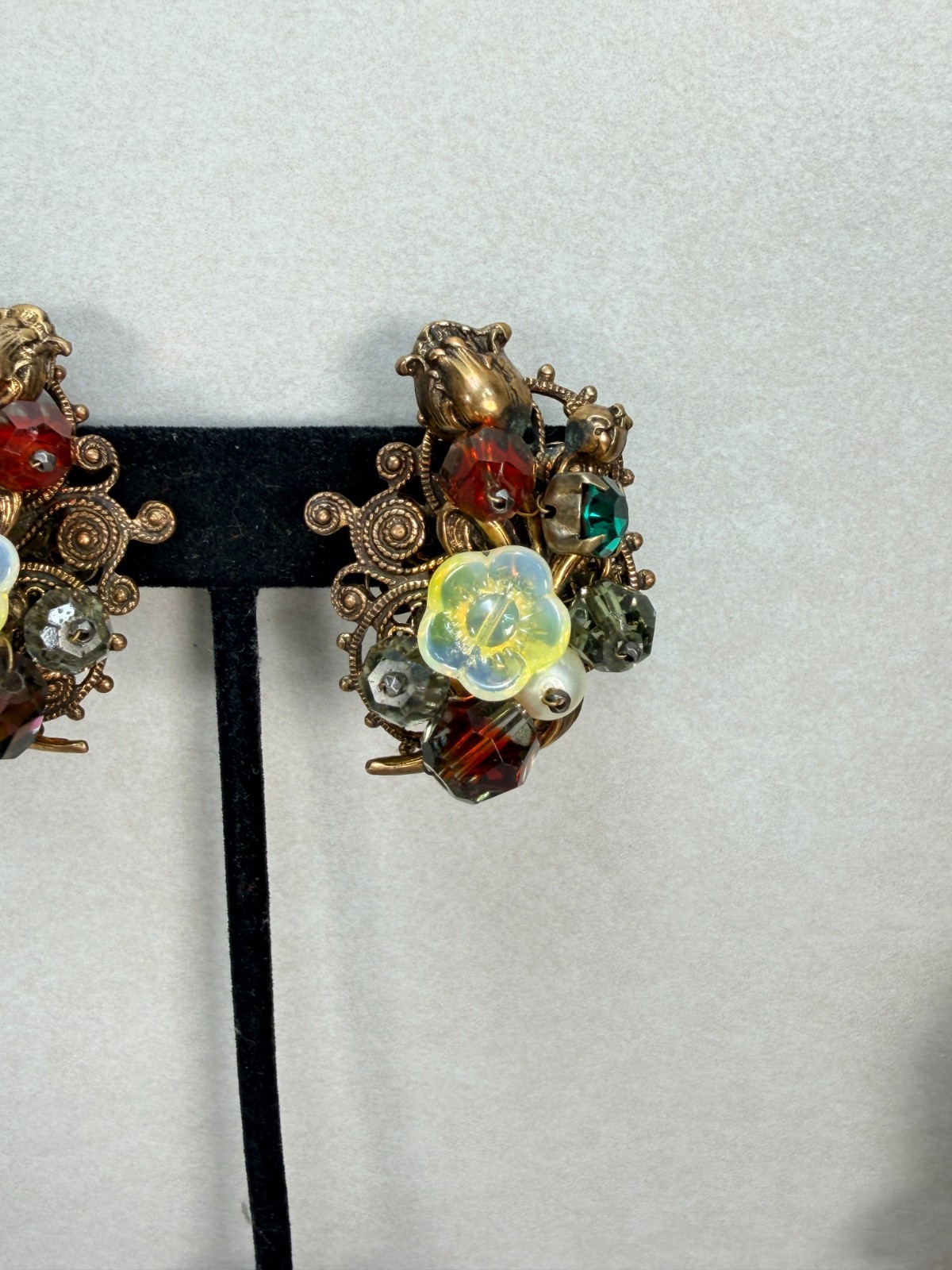 Gorgeous Unsigned DeMario Art Glass Floral Cluster Clip On Earrings Vintage Rare