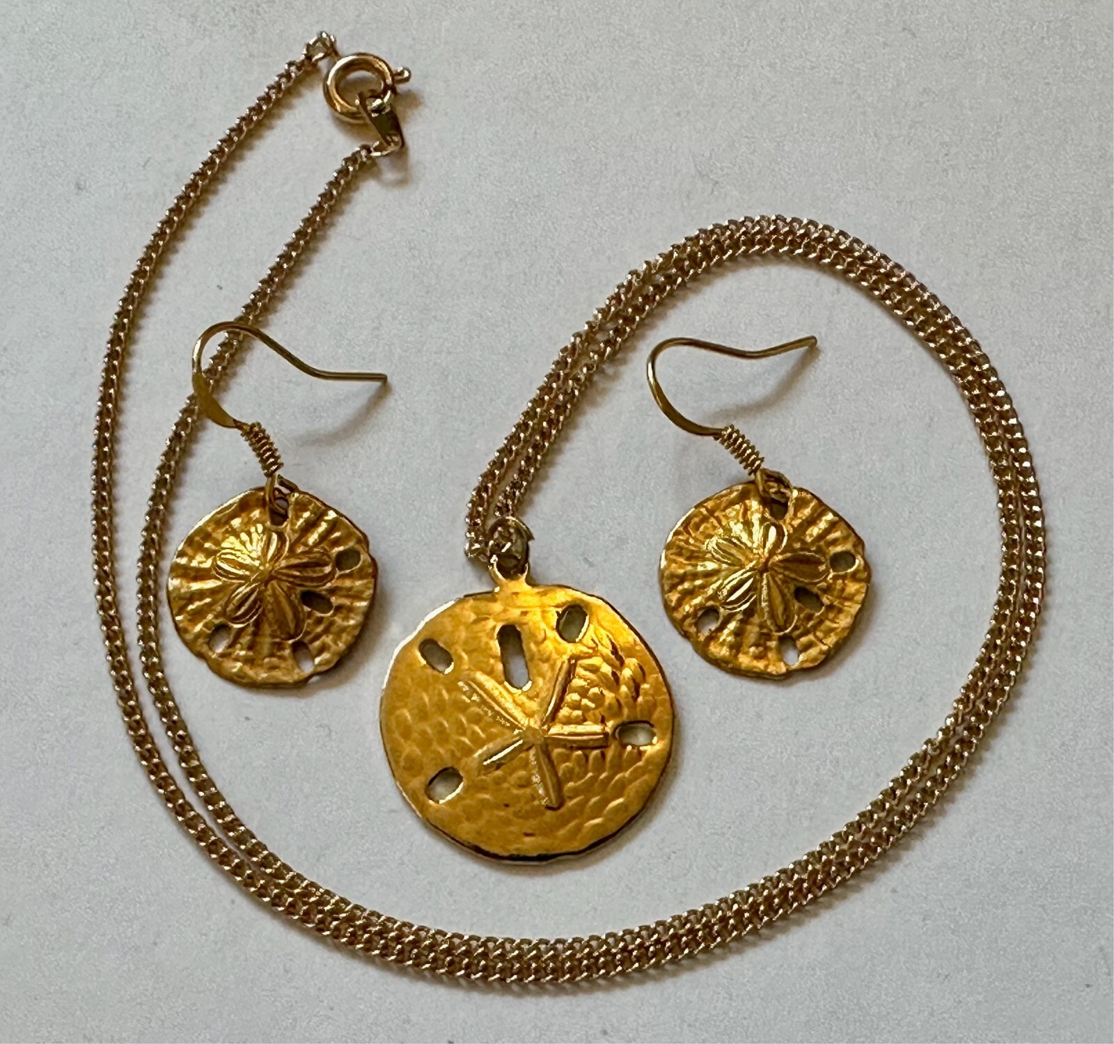Vintage jewelry set Sand dollar earrings 5/8 of 1″ and pendant 1″ necklace 18″+