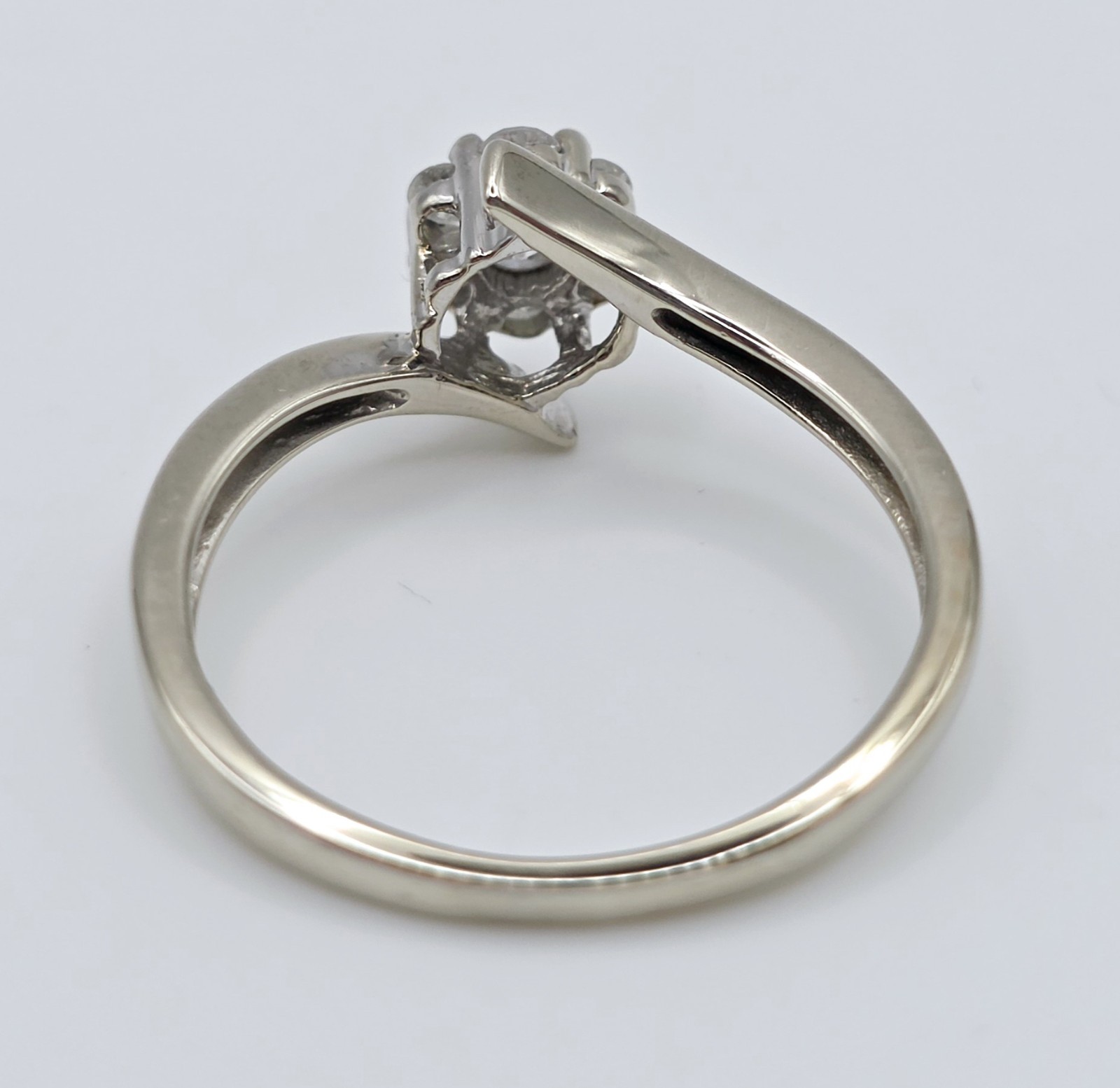 Vintage 10k White Gold Diamond Bypass Cluster Ring Size 7.25 Flower Rosette