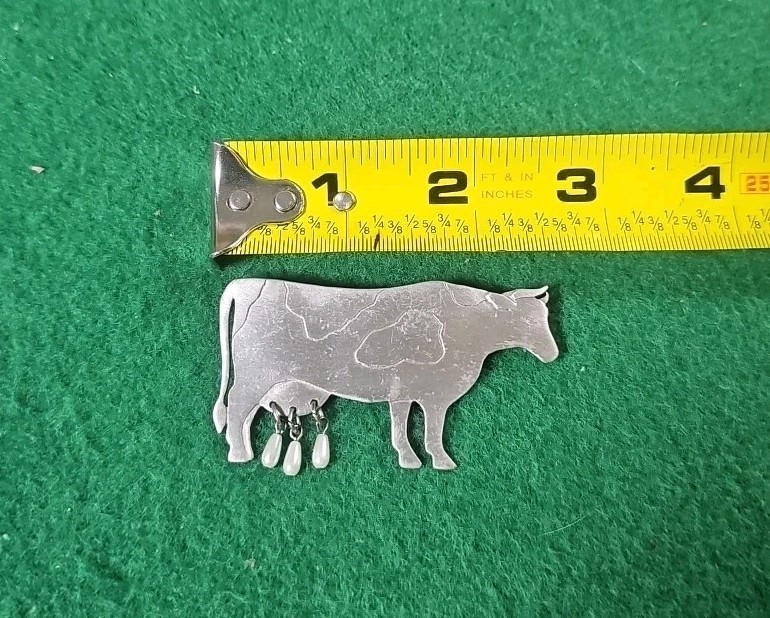 Vintage JJ Jonette Signed Cow Brooch / Pearl Udder / Pewter / Pin Back / 1988
