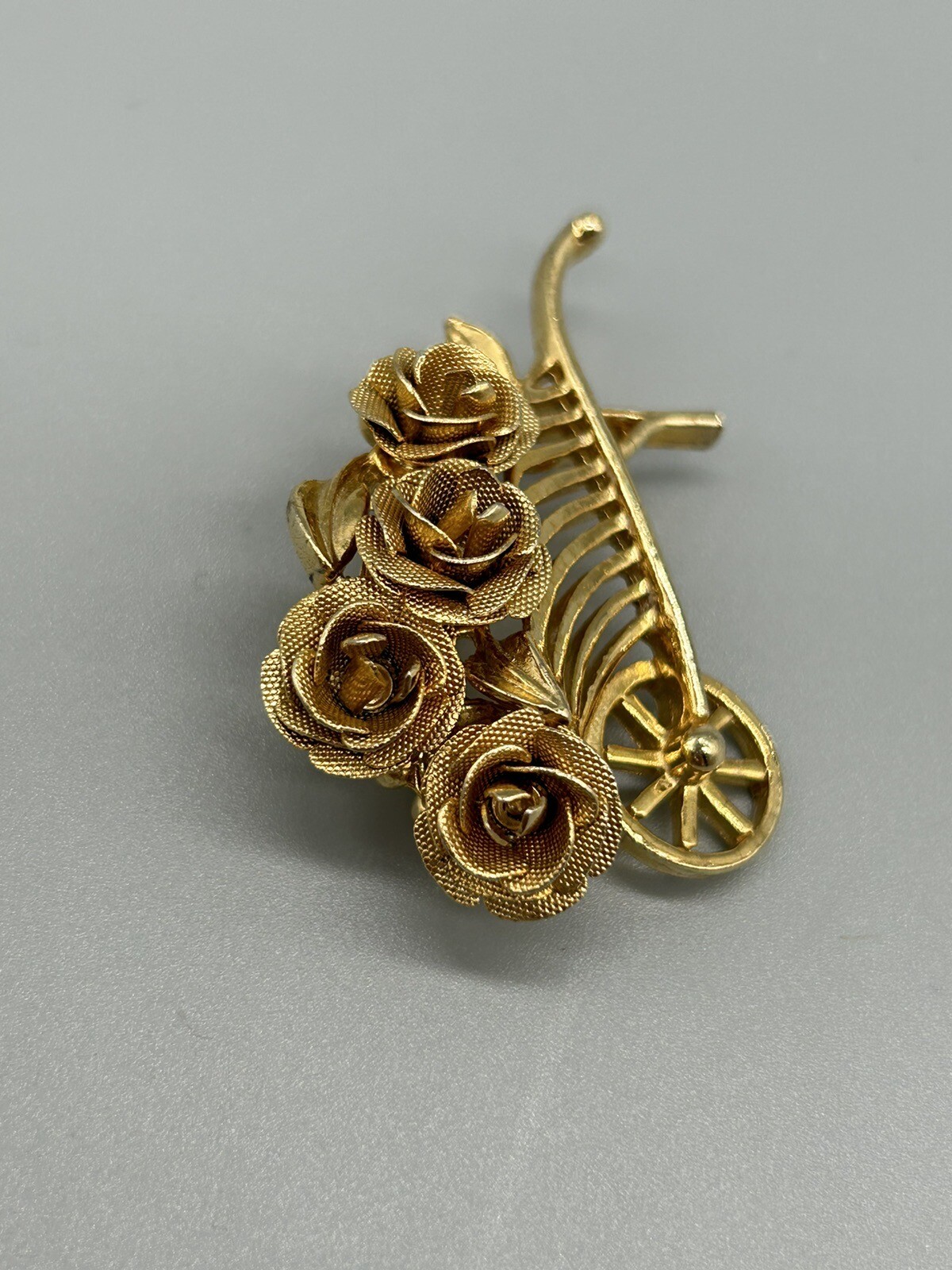 Brooks Textured Flowers Rose Bouquet Wheelbarrow Gold Tone Brooch Pin
