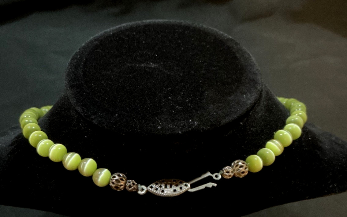 Vintage Lime Green Cats Eye 17” Bead Necklace Stunning!