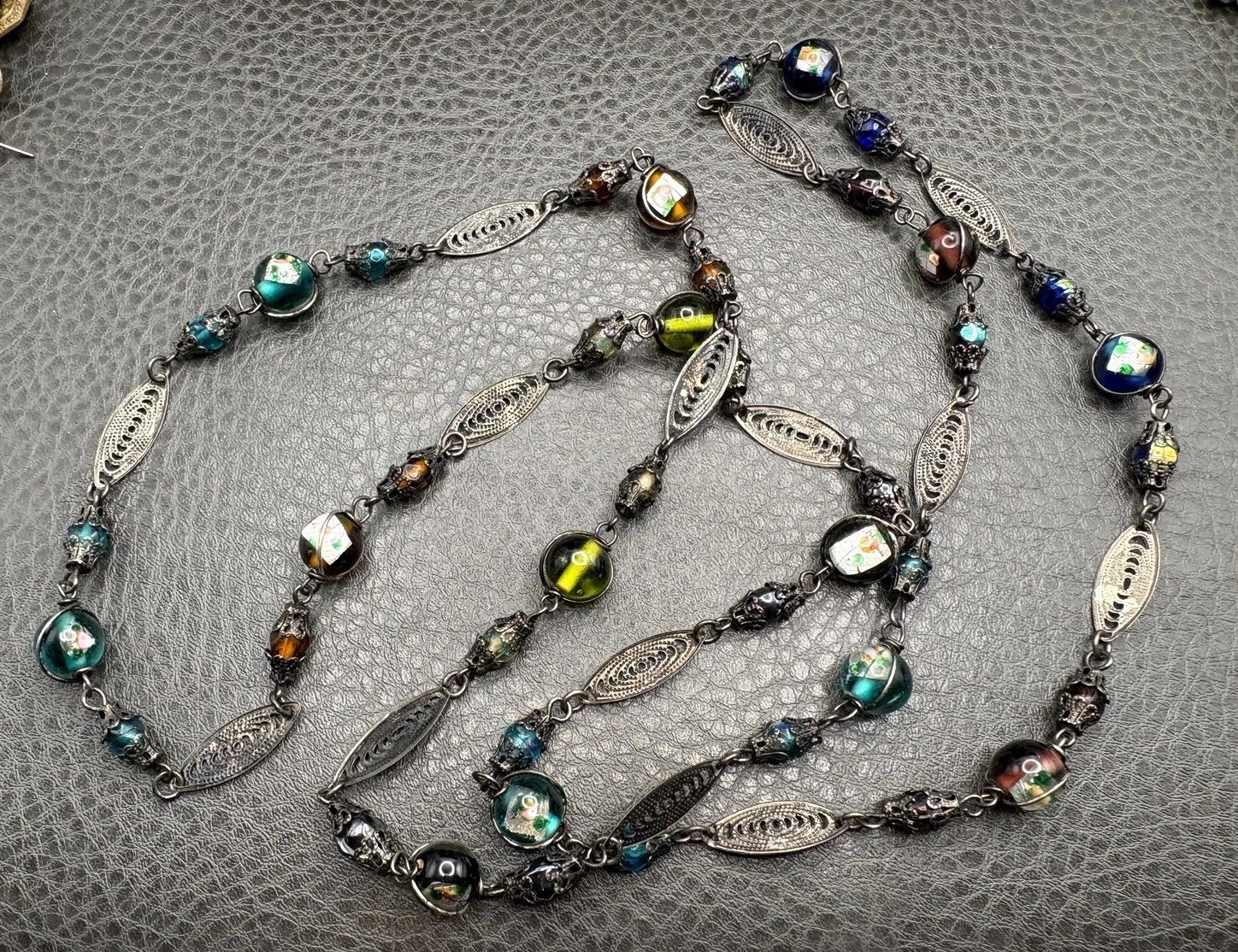 Vintage Spun Silver Venetian Foil Glass Bead Silver Tone Chain Necklace 42″