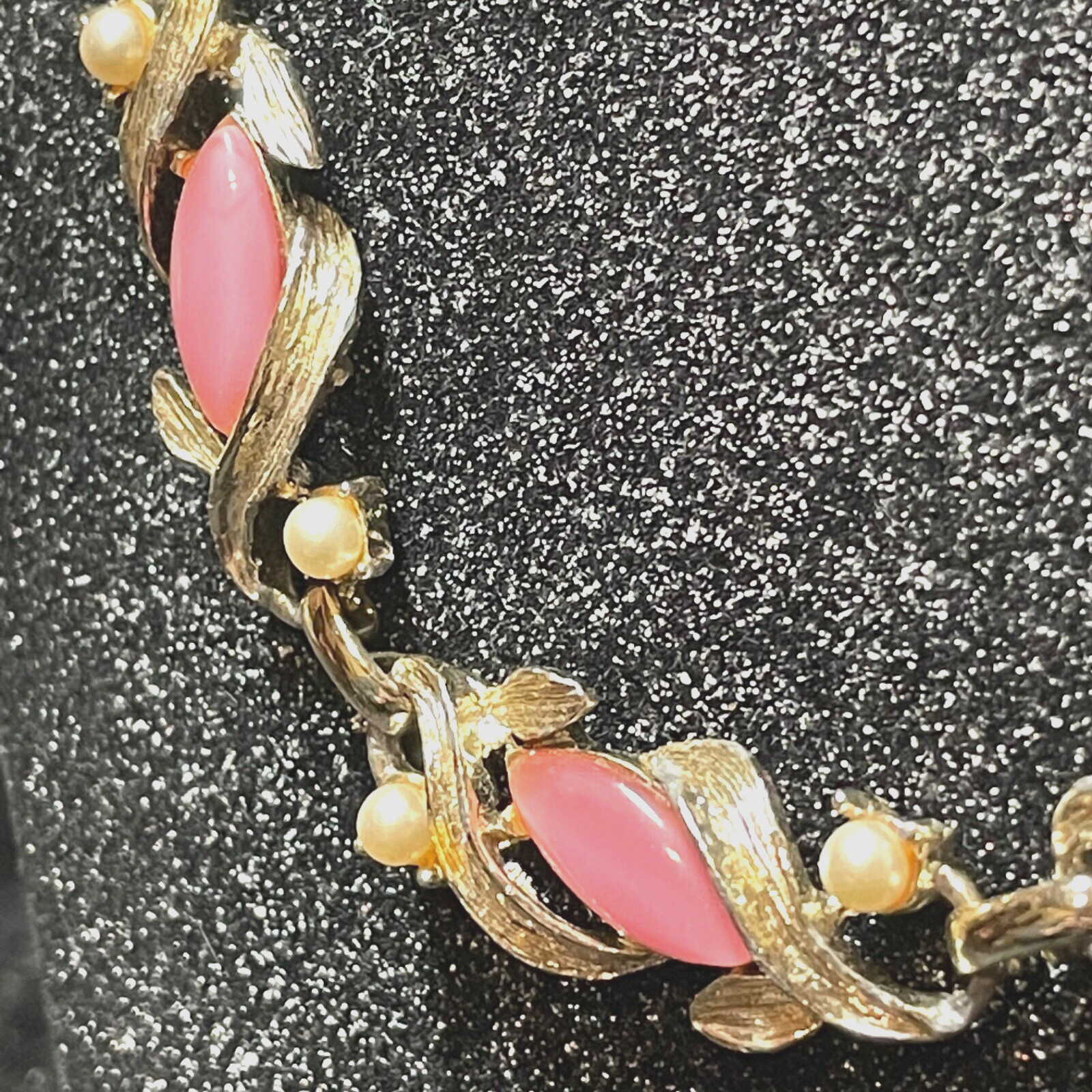 NECKLACE vintage pink faux gem faux pearl goldtone metal hook clasp unsigned