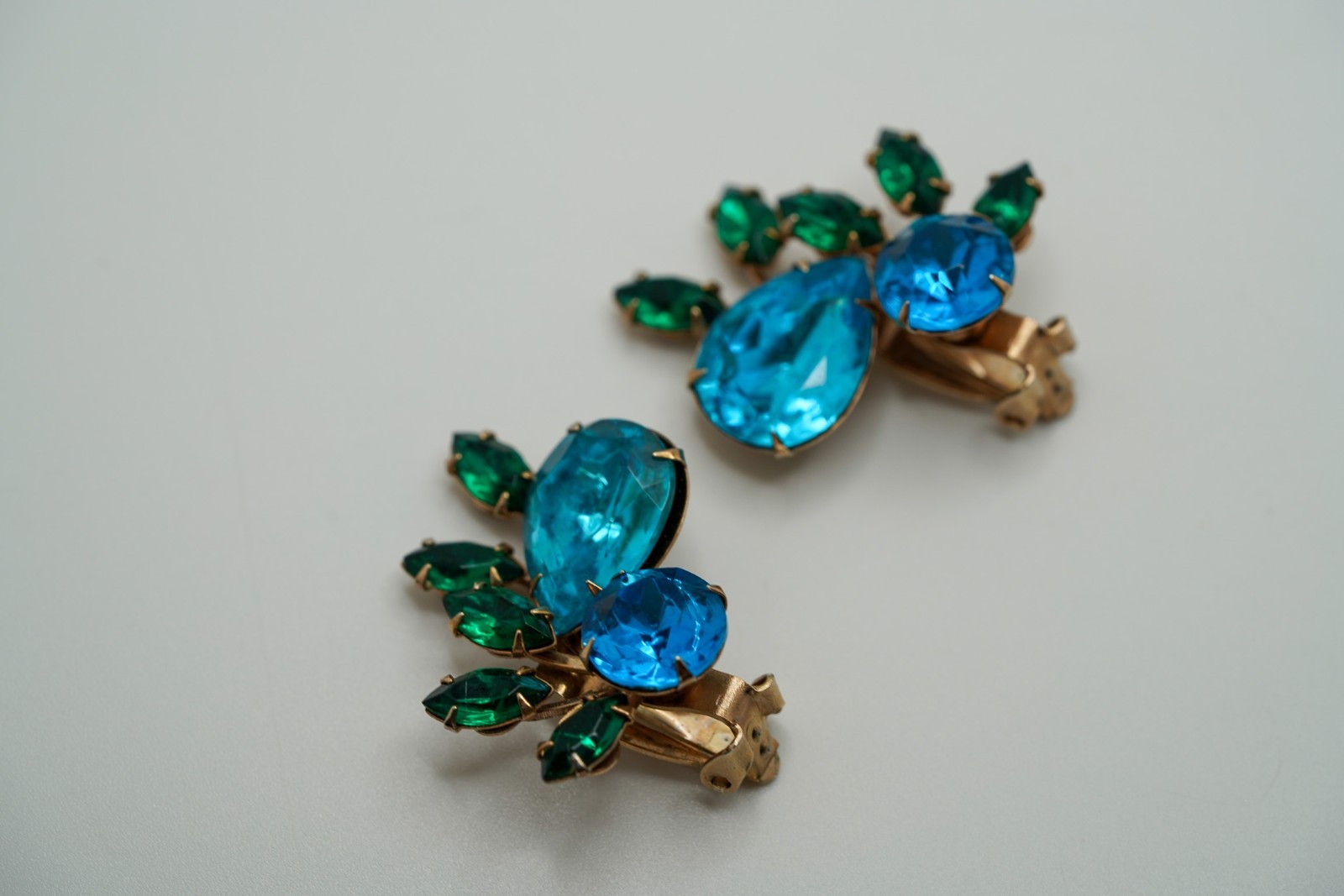 Antique Green and Blue Rhinestone Clip Earrings 3.5cm EB1