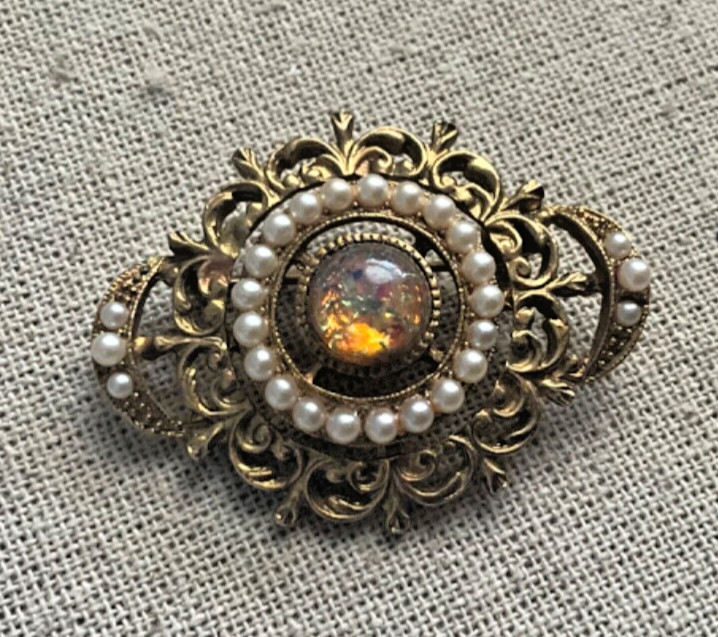 Vintage Gold Tone Faux Pearl Opal Design Brooch Unsigned approximately 2 inches