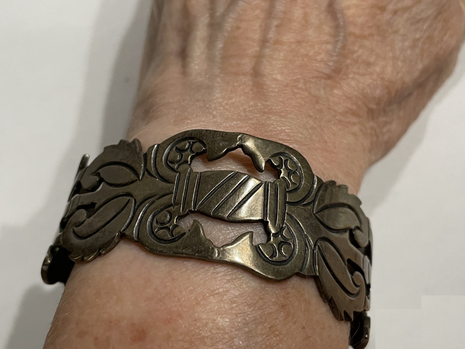 Early Taxco Artemio Navarrete Cuff Bracelet. 980 Silver. 1940s Mexico. Vintage