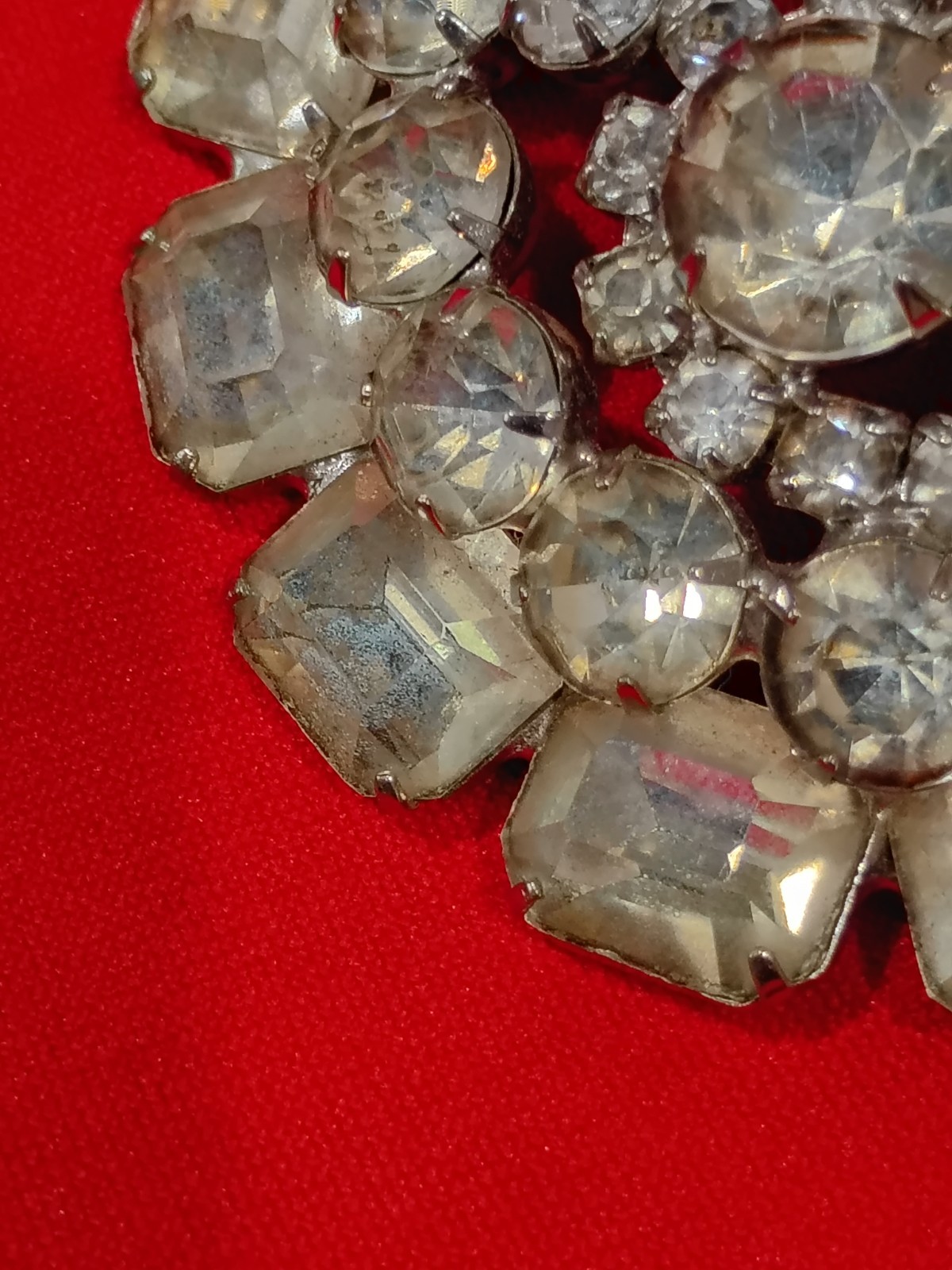Vintage Unsigned Brooch Clear Round and Emerald Cut Prong Set Rhinestones
