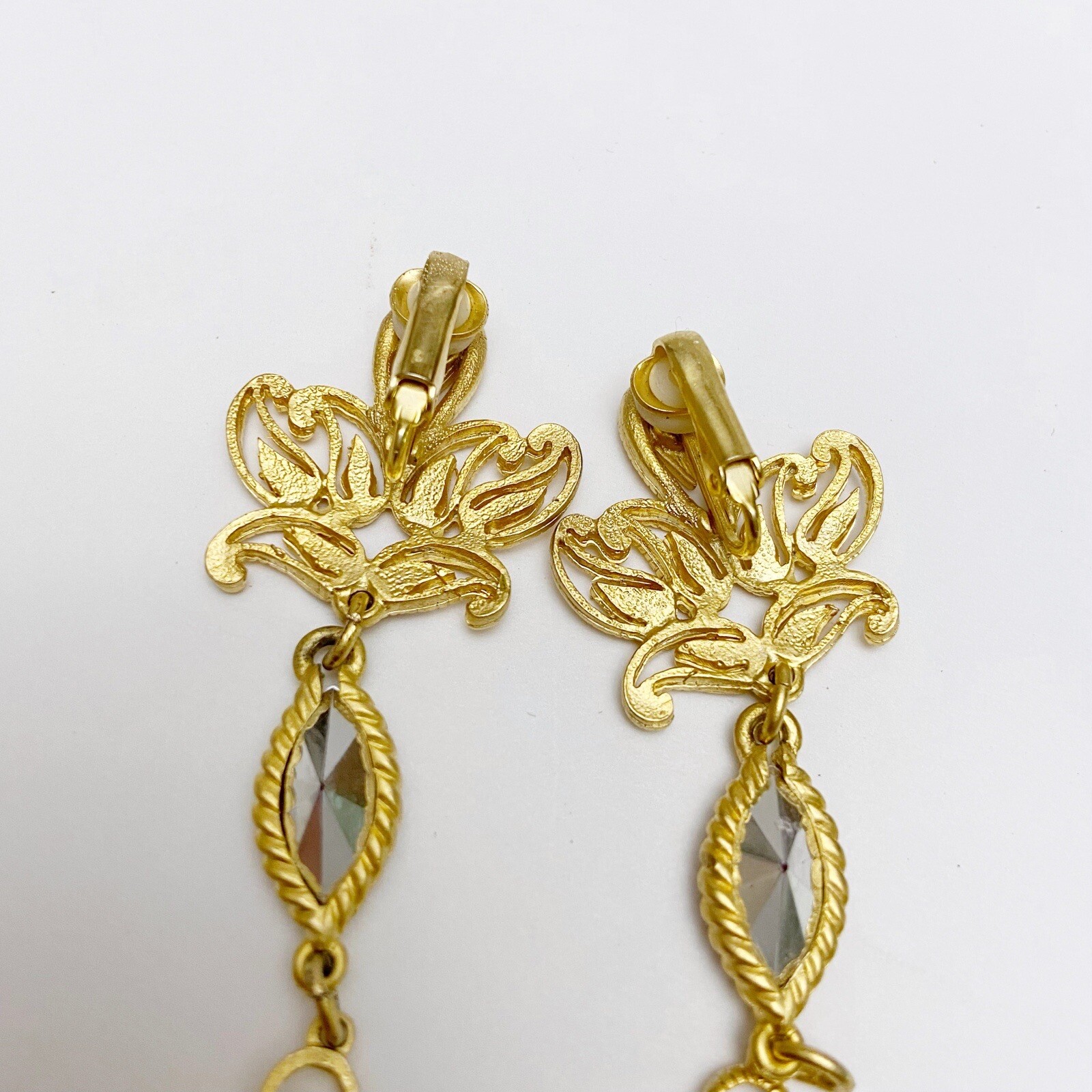 Vintage Matte Goldtone Scroll Red Fuchsia Gem Jewel Dangle Drop Clip On Earrings