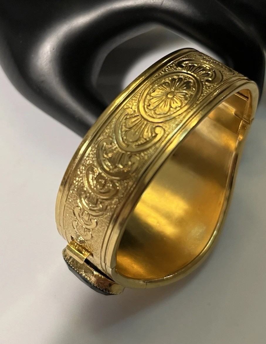 Vtg Victorian Morning Revival Gold Tone Etched Flower Motif Wide Hinged Bracelet