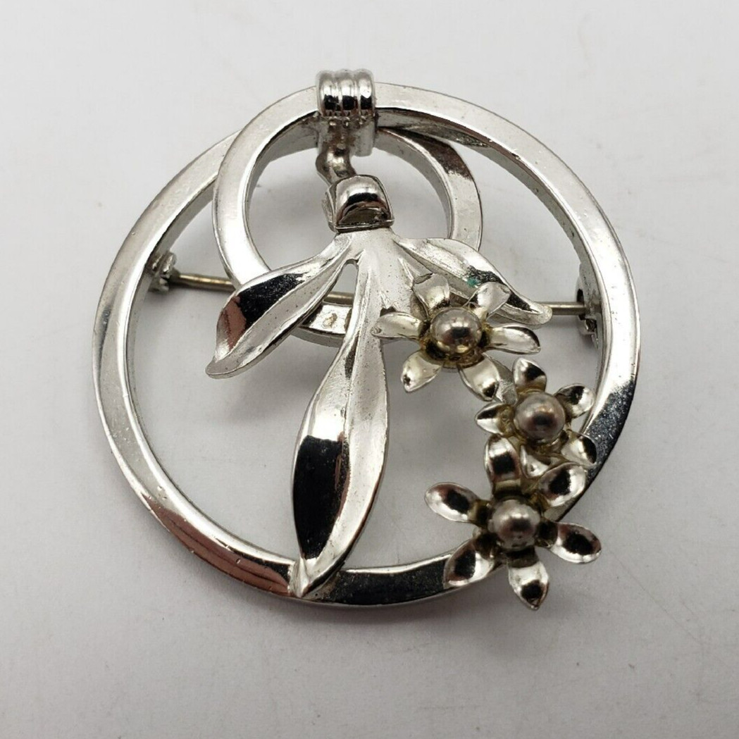 Small Silver / Chrome Toned Metal Brooch of Flowers – Unmarked – Unknown Metal