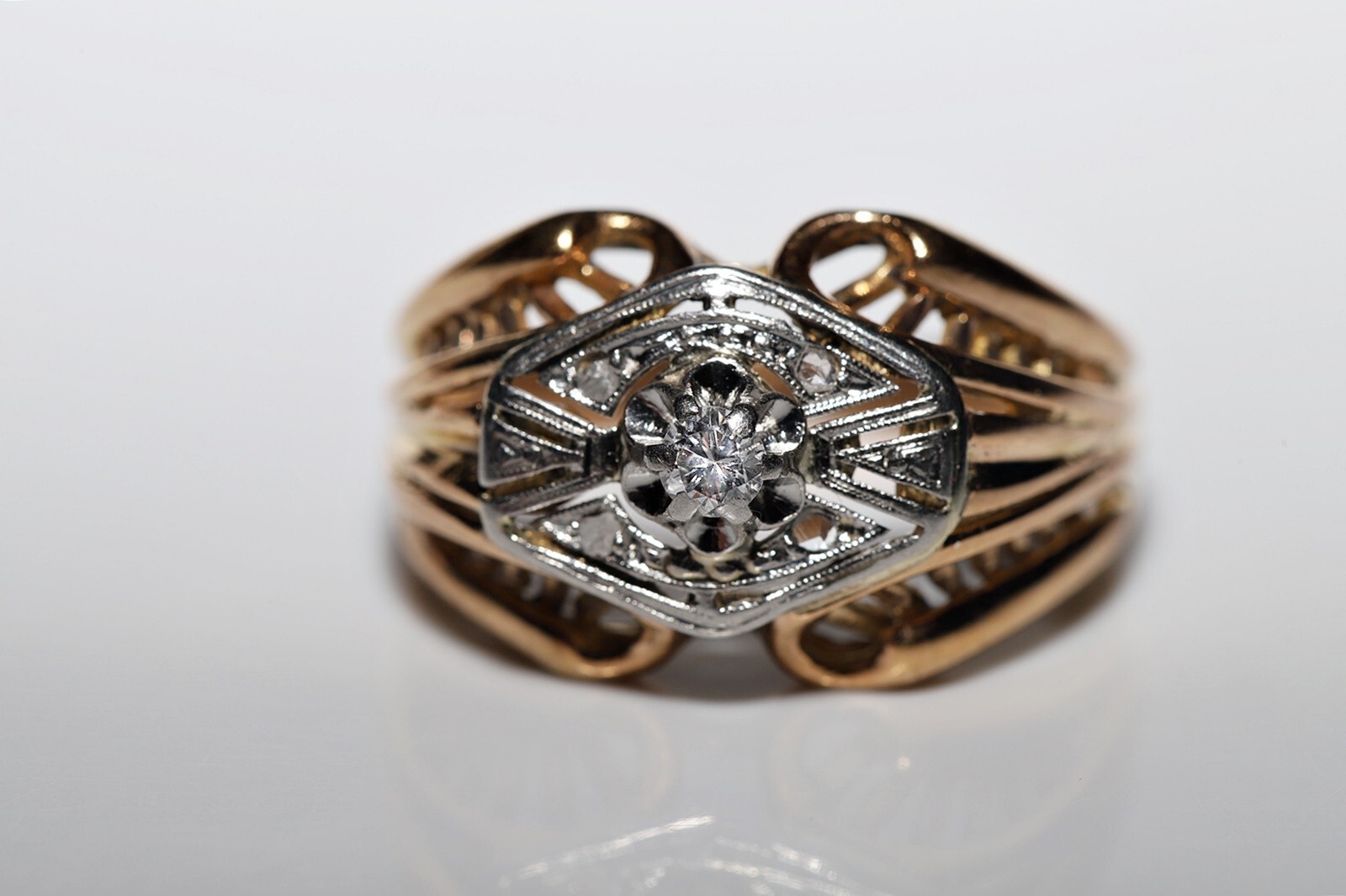 Antique Art Deco Circa 1920s 18k Gold Natural Diamond Decorated Ring