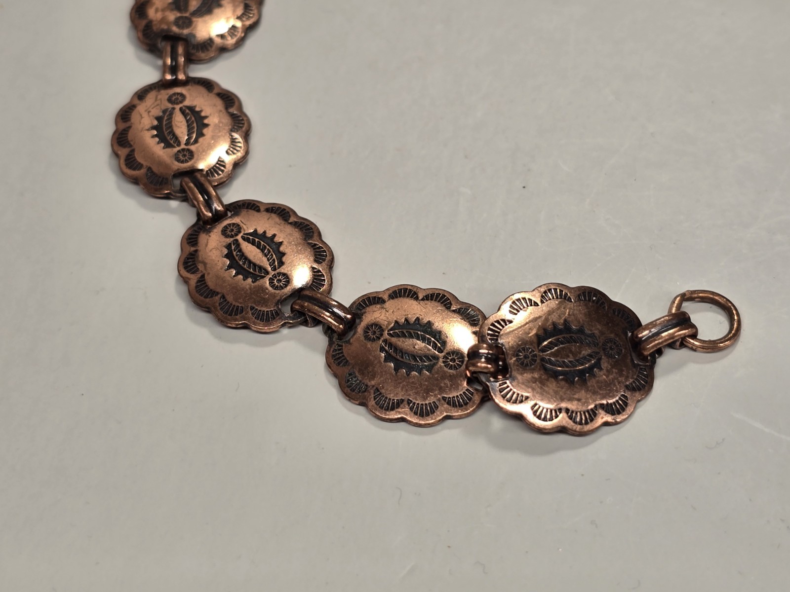 BEAUTIFUL 3/4″ WIDE ESTATE SOLID COPPER STAMPED CONCHO LINK BRACELET 7 3/8″ LONG
