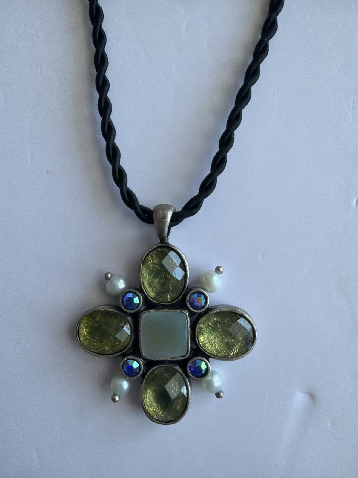 Lia Sophia “Bloommates”necklace / Mother Of Pearl Center/Freshwater Pearls In…