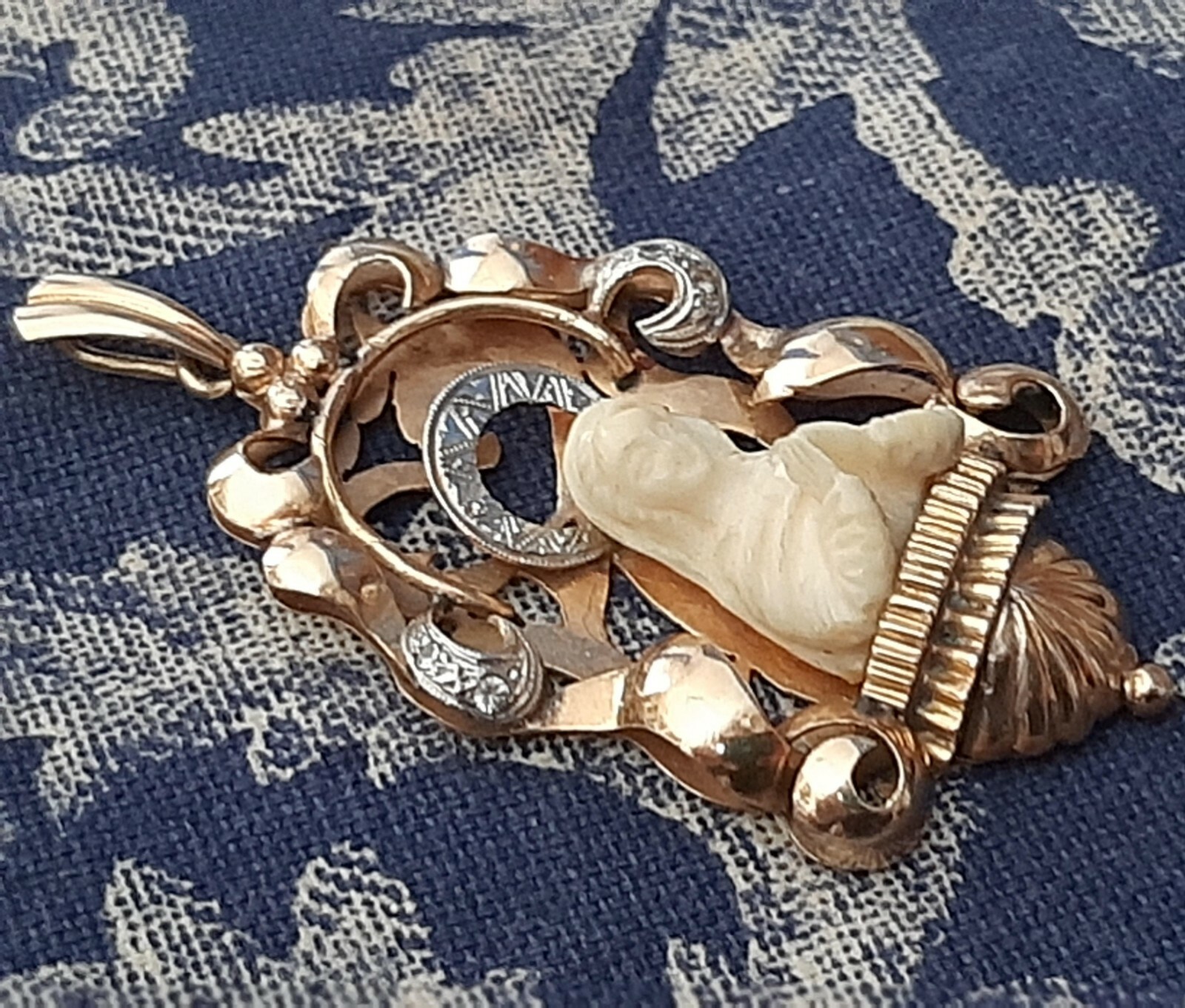 Fine Antique 18K Art Deco Gold Religious European Virgen Mary Pendant Ca 1930-40