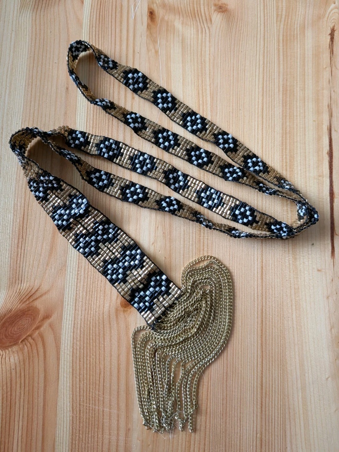 VINTAGE HANDMADE LONG 70’S “Y” DESIGN SEED BEADED W GOLD CHAIN FRINGE NECKLACE
