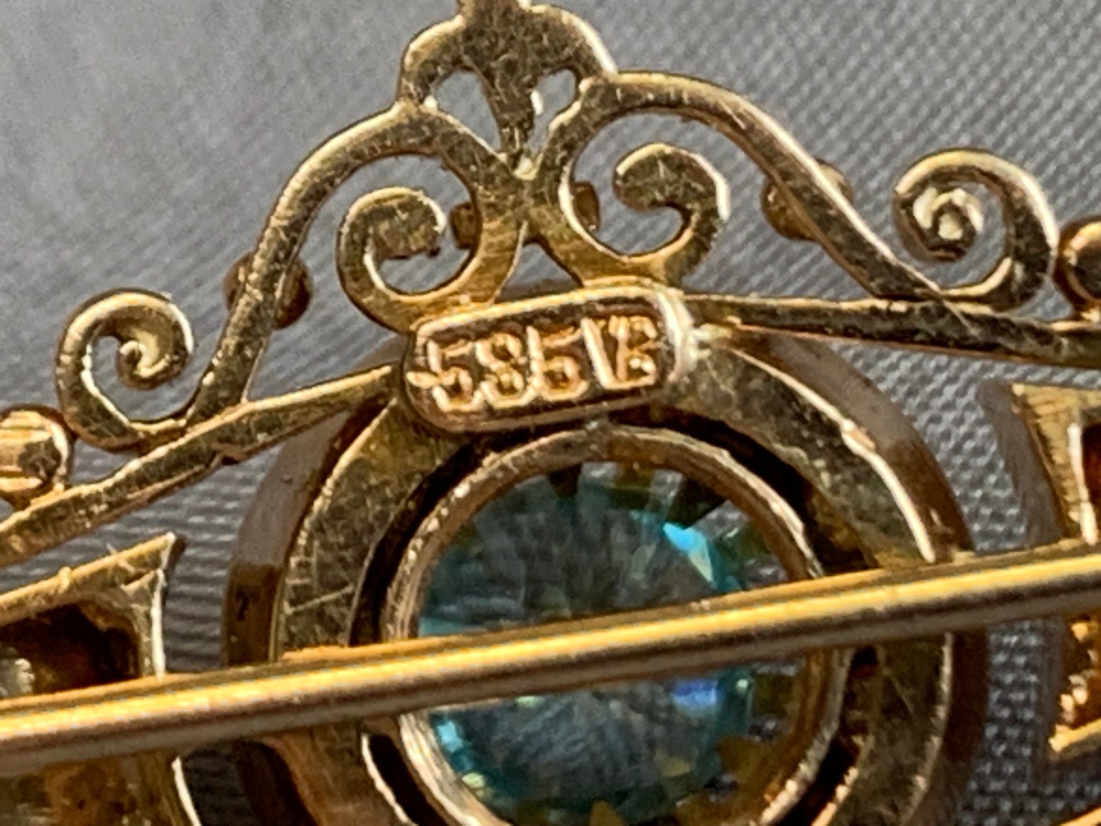 Vtg Yellow Gold Brooch 6.63g Fine Jewelry Blue Topaz Color Stone Pin *READ*