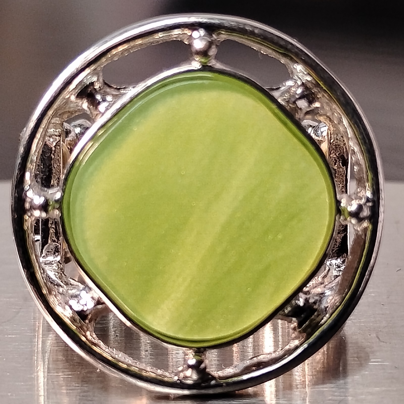 RING Adjustable Size 8 Lime Green Silver Tone Metal Funky Fun Fashion Jewelry