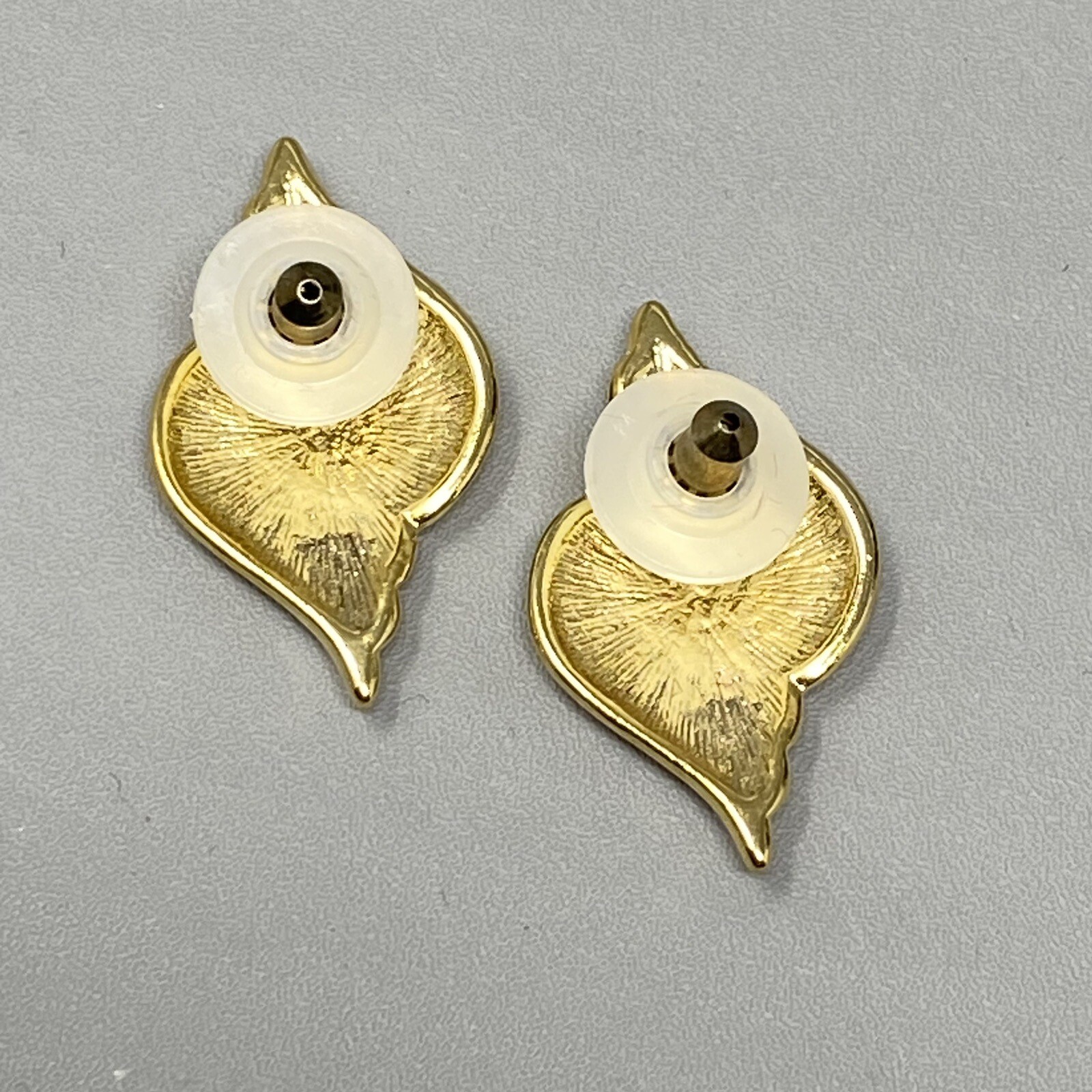 Earrings Drop Dangle Pierced Gold Tone Swirl Shell Shiny Classic Designer 1.25″