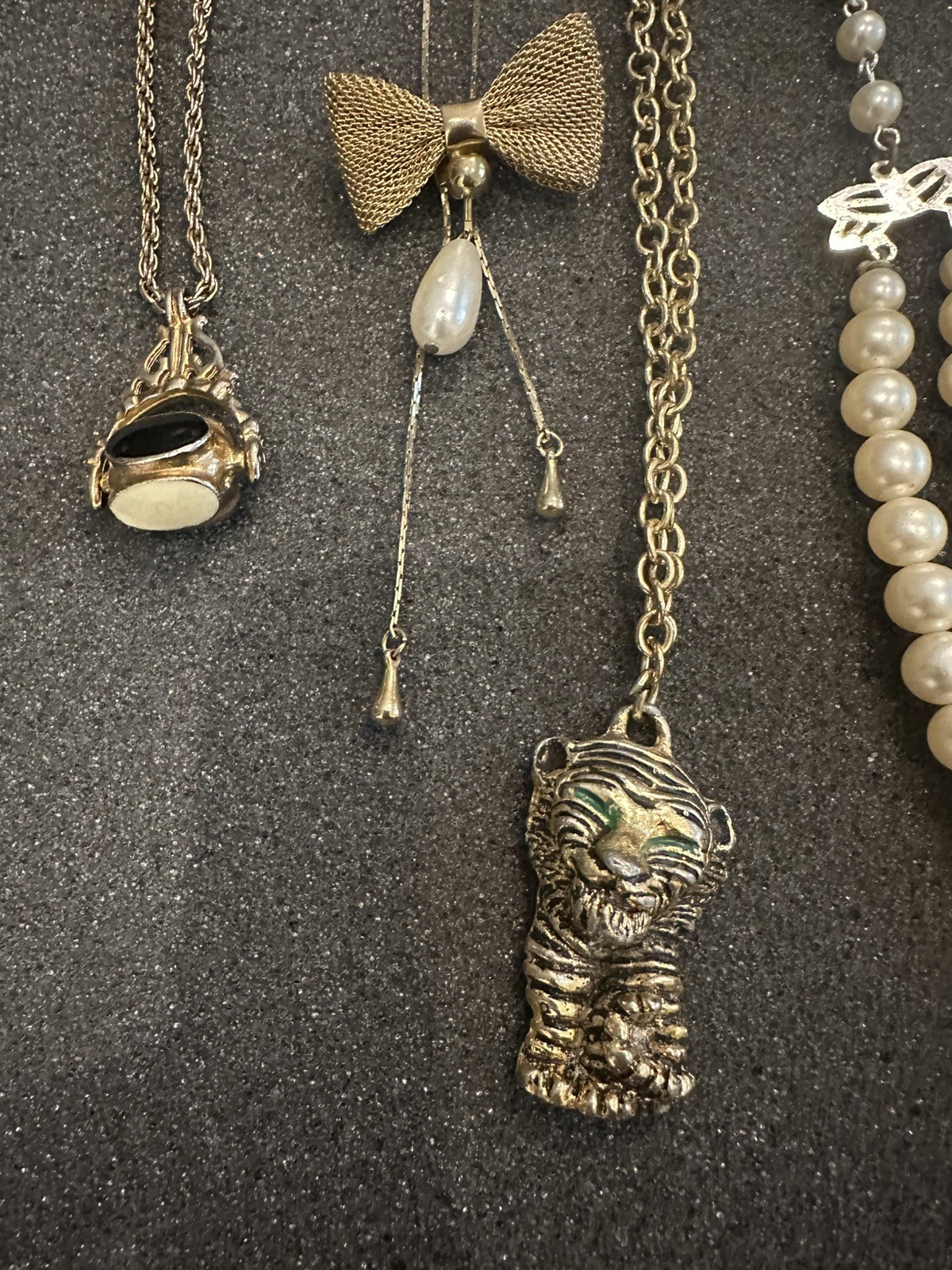 Vintage Estate Costume Jewelry Lot! Brooches and more!