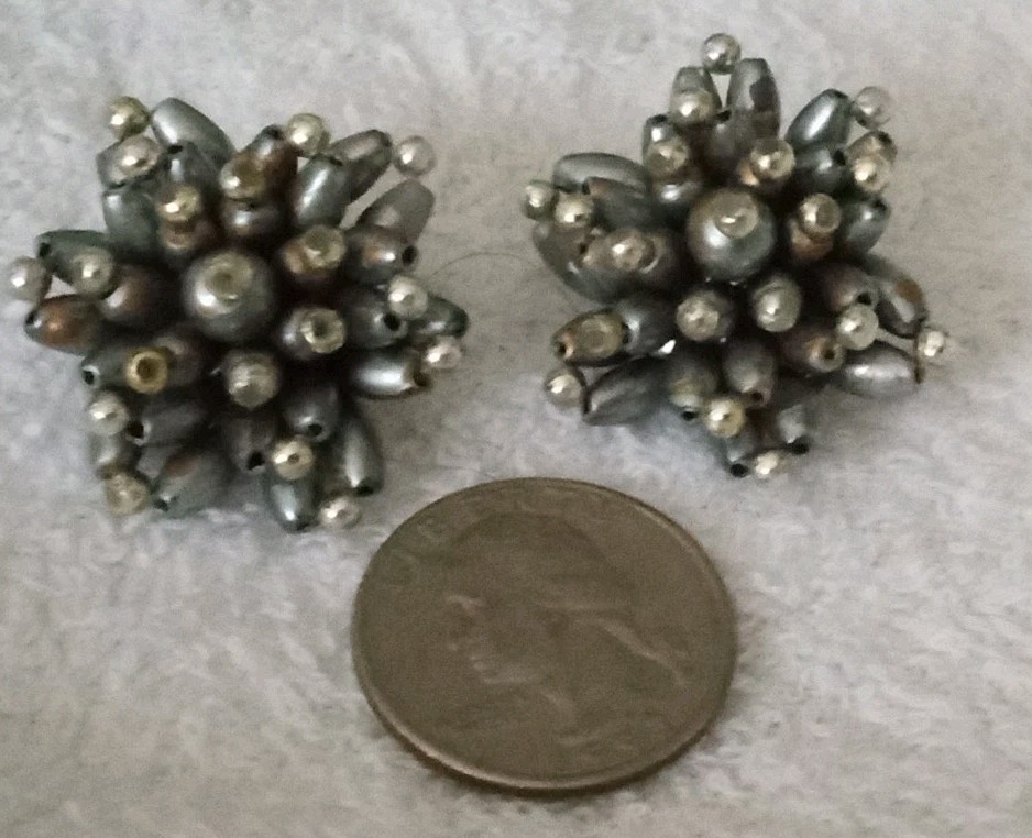 Vintage “Fireworks” Unbranded Clip-On Earrings Lightweight non-magnetic About1″