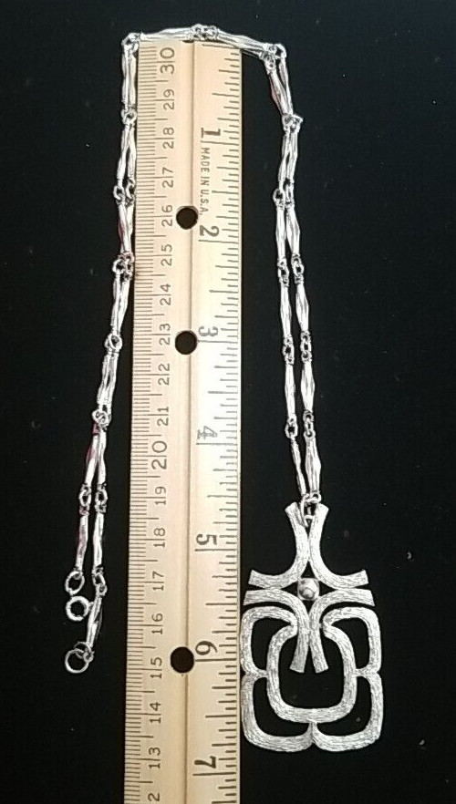 Vintage AVON Signed Silver Tone Articulated Pendant Bar Link Chain Necklace