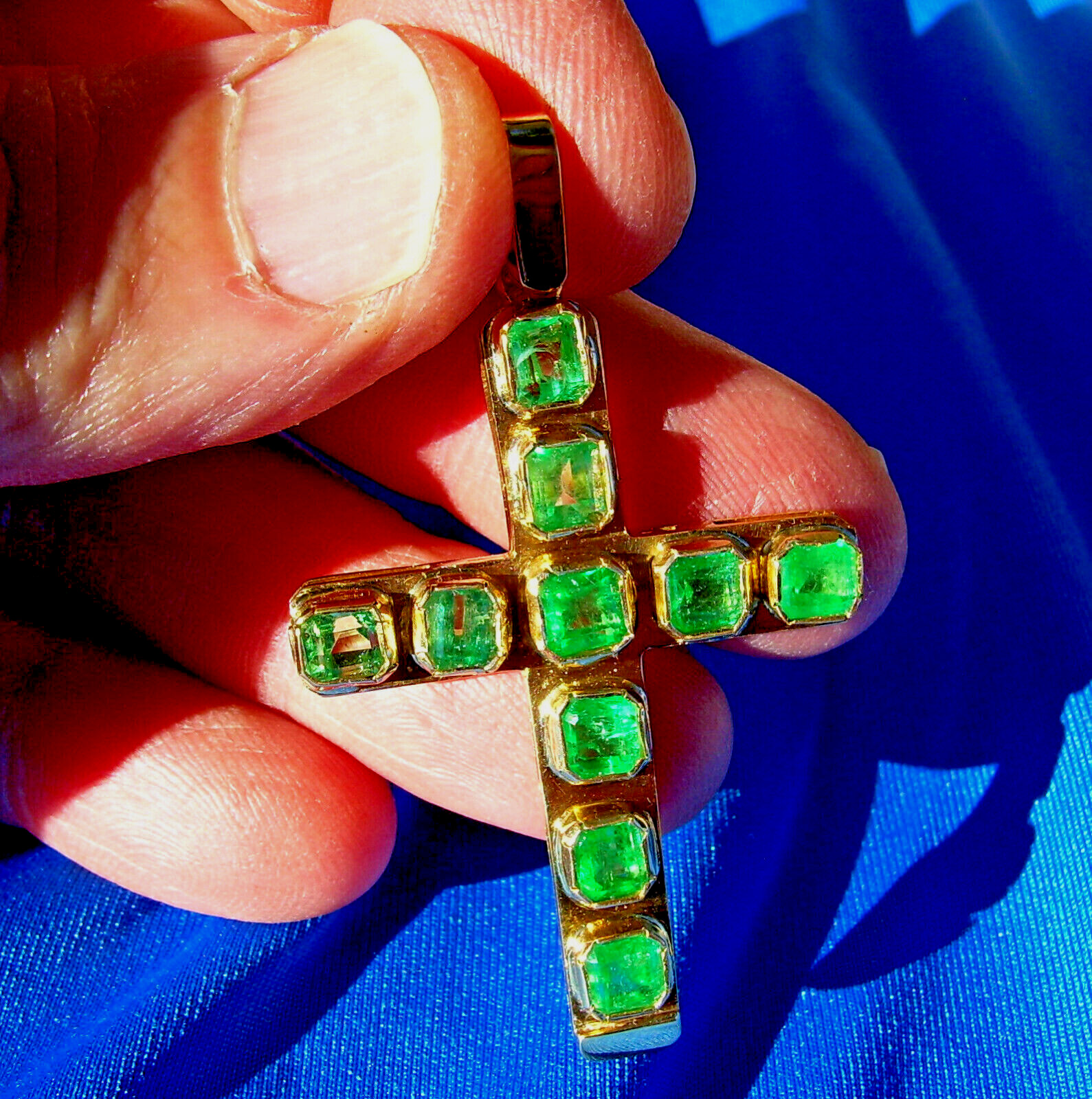 Original EARTH MINED EMERALD Deco Cross Pendant Elegant SOLID 18K GOLD Medallion