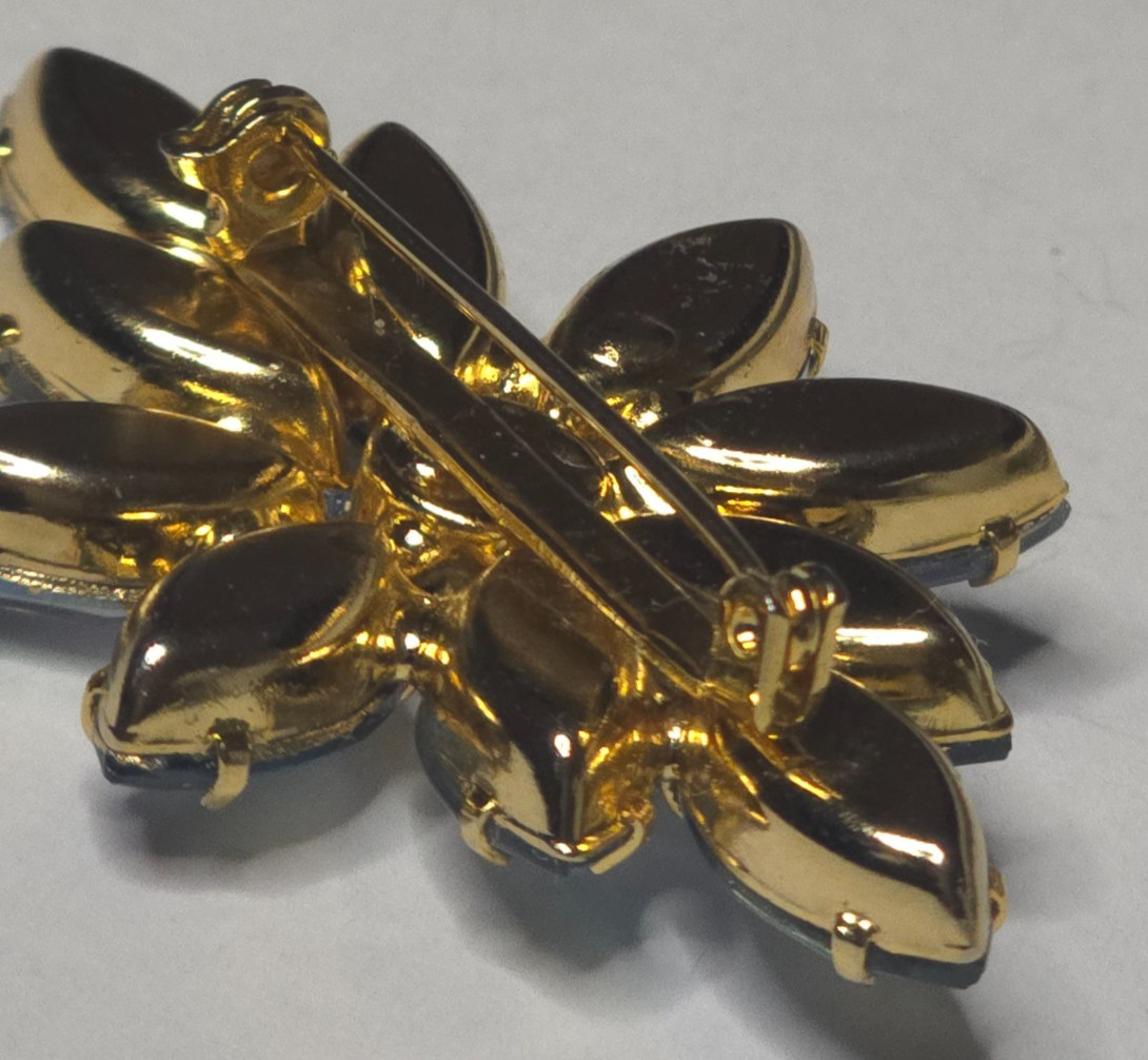 Vintage Brooch Estate blue clear aurora borealis flower gold tone 2″/1.5″