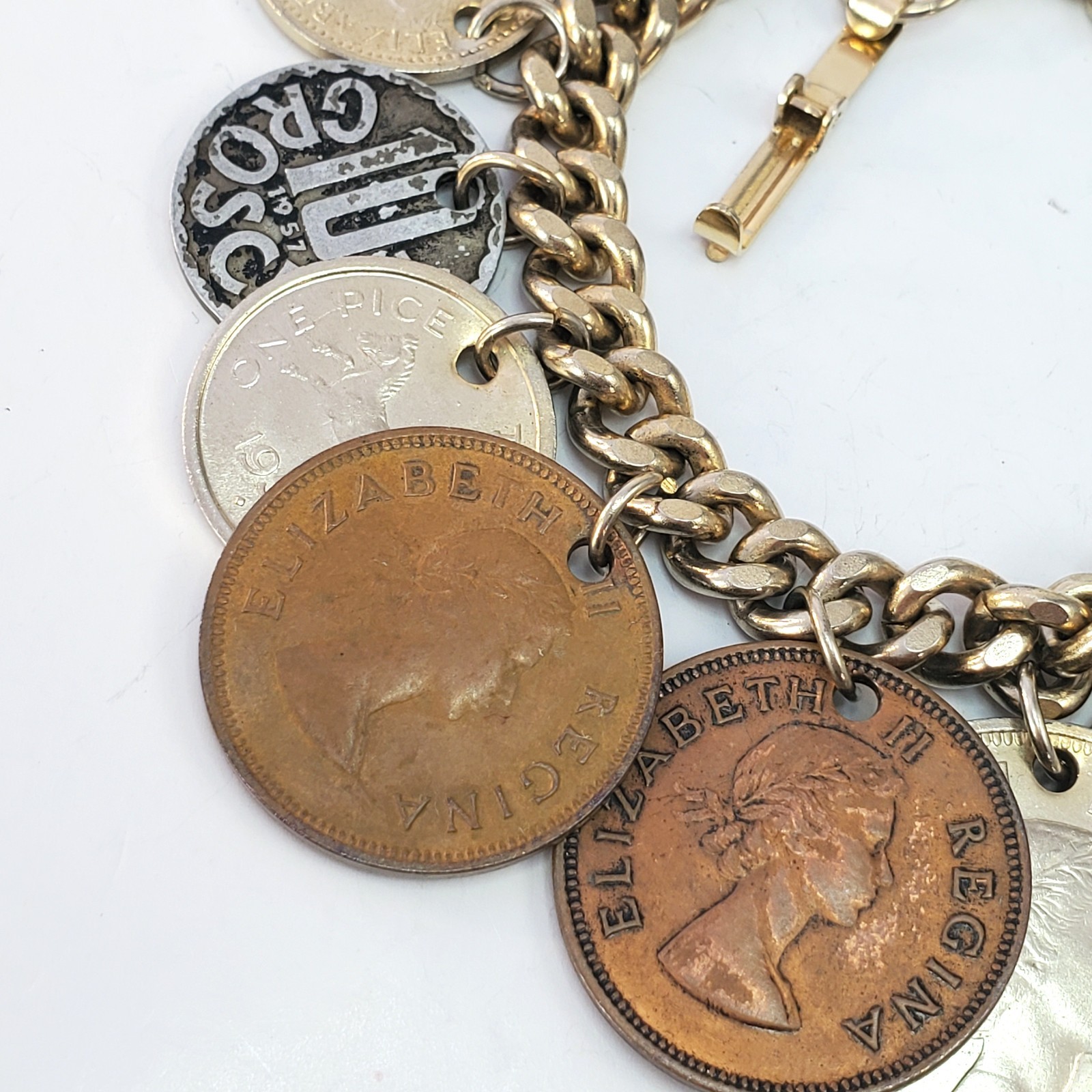 1950s CHARM Bracelet 15 REAL World Coins Gold Tone Vintage 7.25″