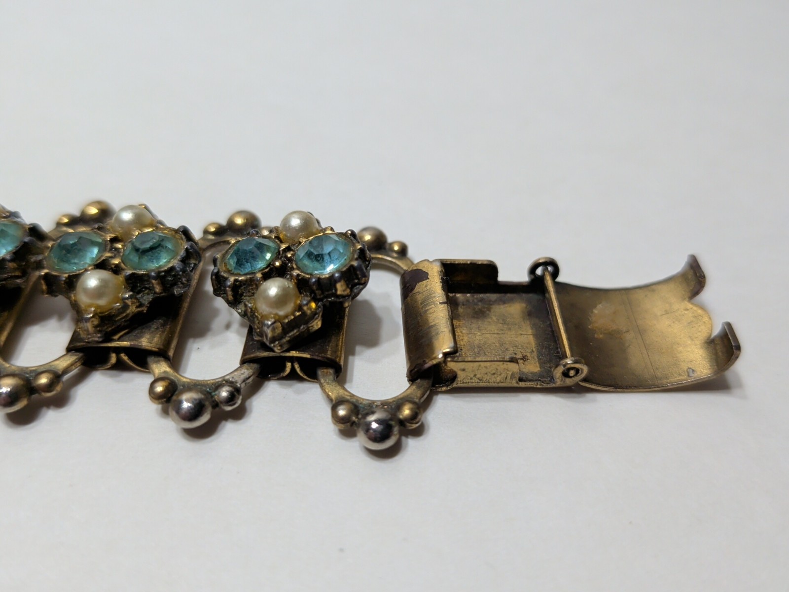 ✨VINTAGE✨ 1950s 8″ Bracelet Blue Stones Small Pearls Gold Tone Filigree Copper?