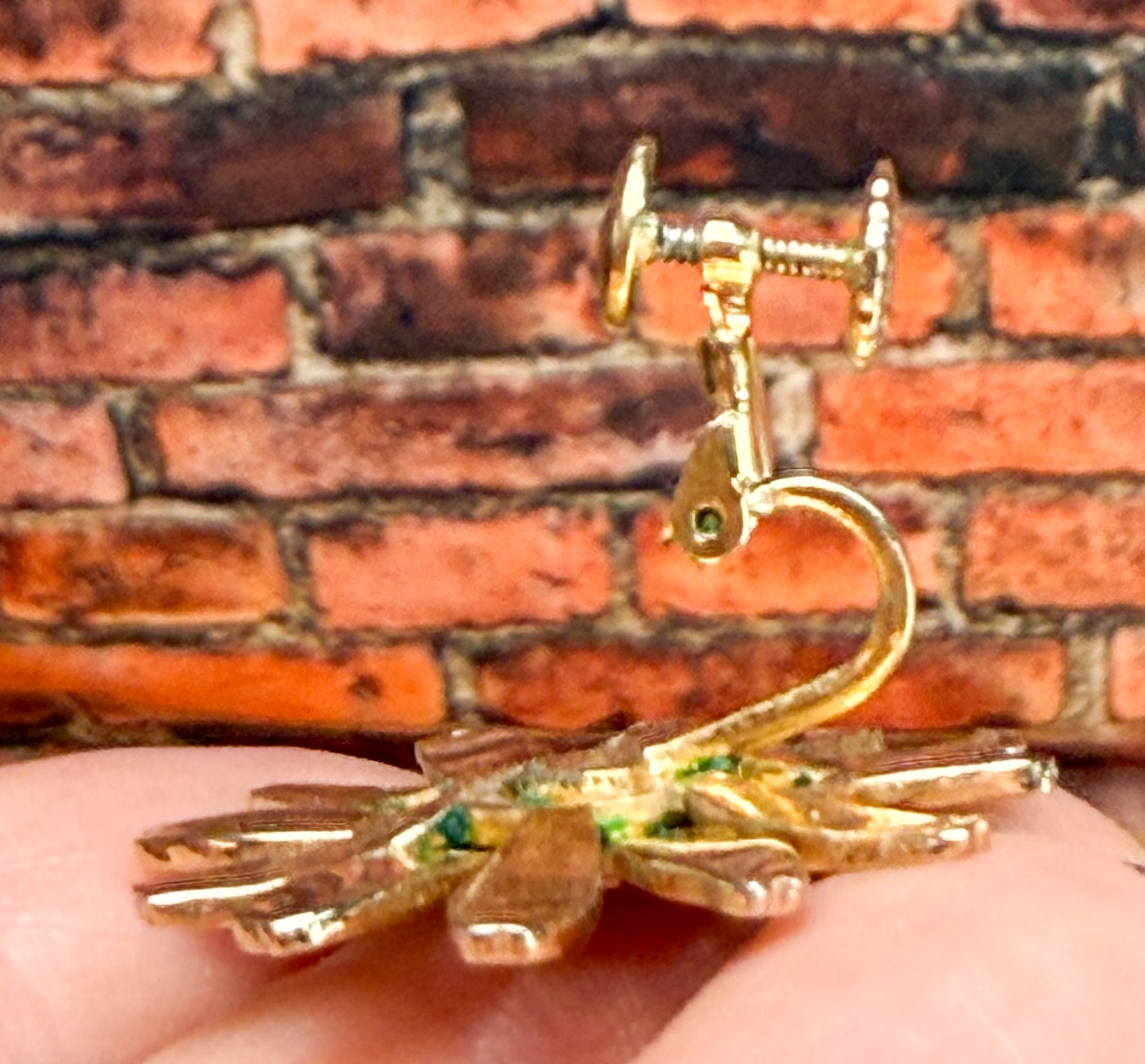 Vintage Accessocraft Gold Tone DAISY Brooch and Adjustable Clip-On Earrings Set