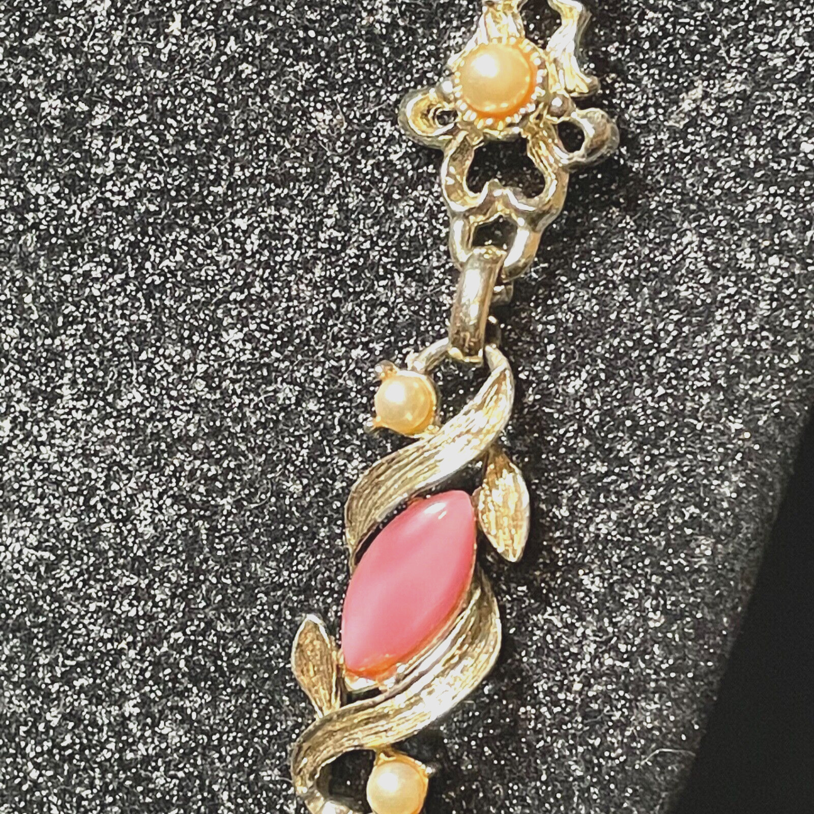 NECKLACE vintage pink faux gem faux pearl goldtone metal hook clasp unsigned