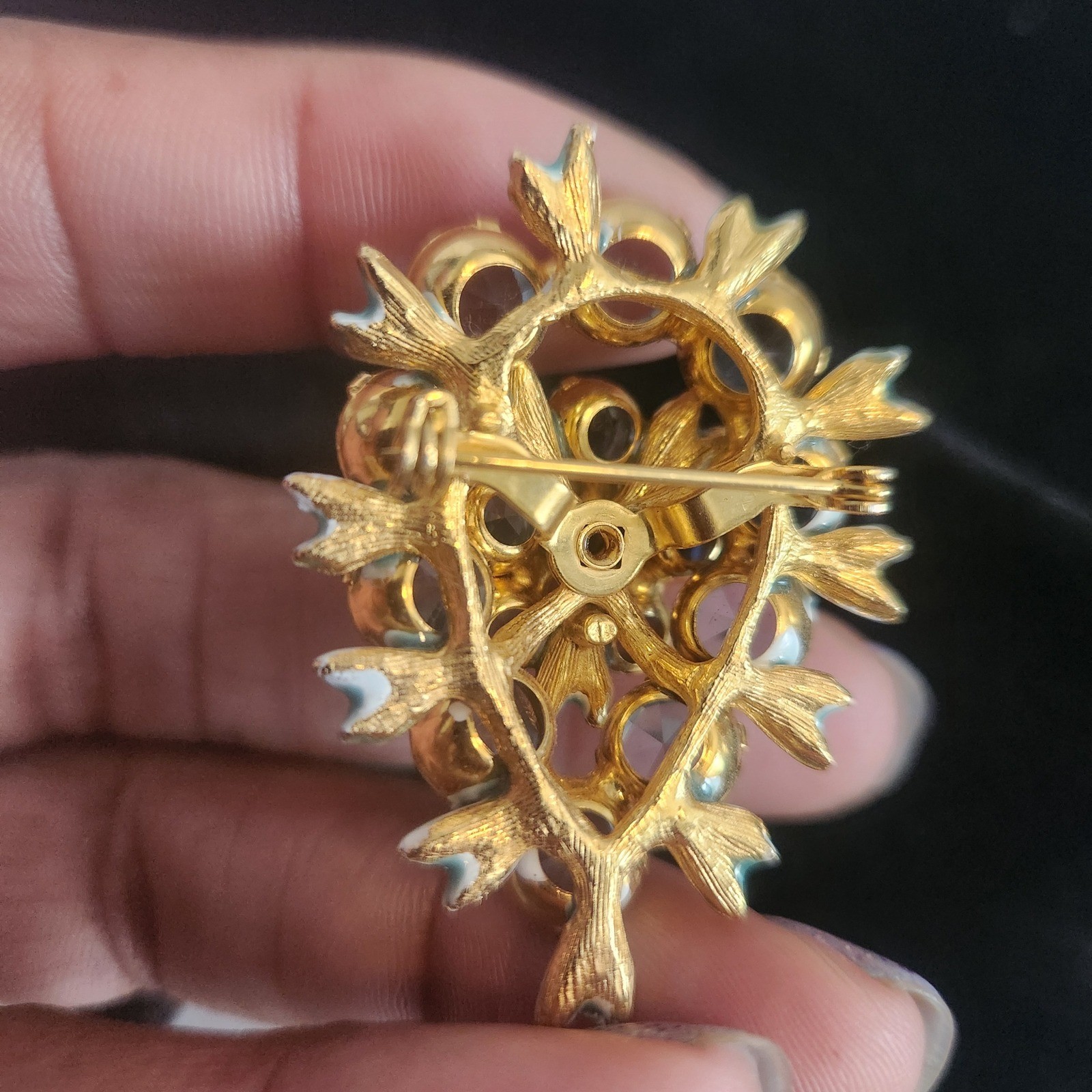Vintage Light Blue Rhinestone Floral Cluster brooch Gold Tone Enamel Leaf Detail