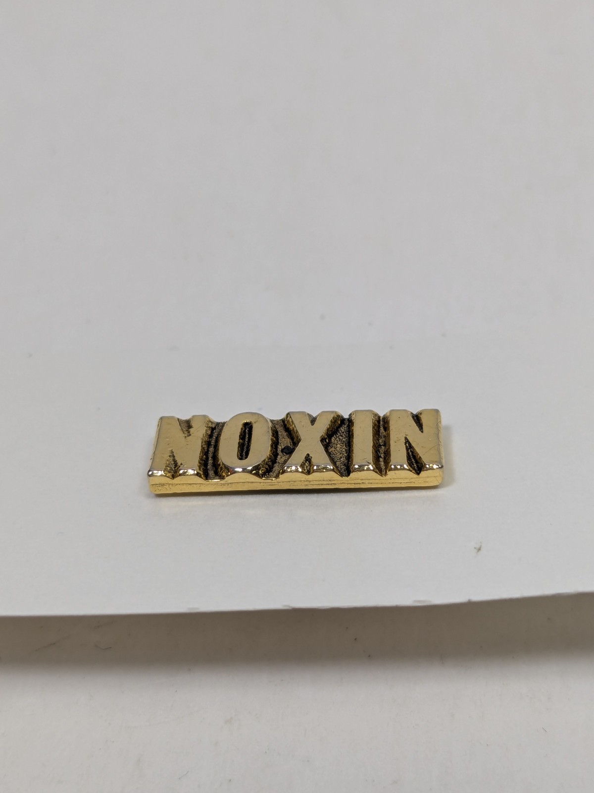 Nixon Spell Out Vintage Gold Tone Name Lapel Pin Tie President Collectible 1970s