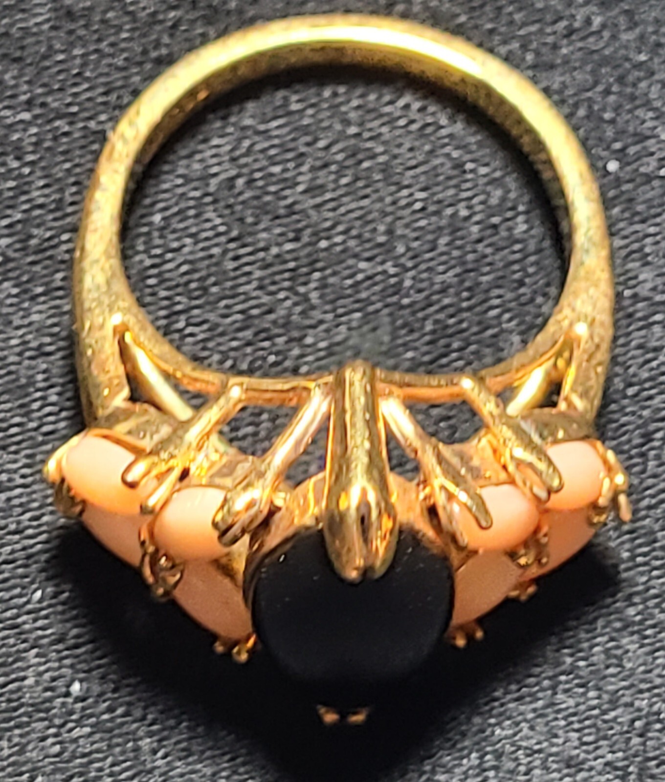 VINTAGE GOLD ELECTROPLATED COCKTAIL CORAL BLACK GEM SIGNED 14 KTGE RING SIZE 7.5