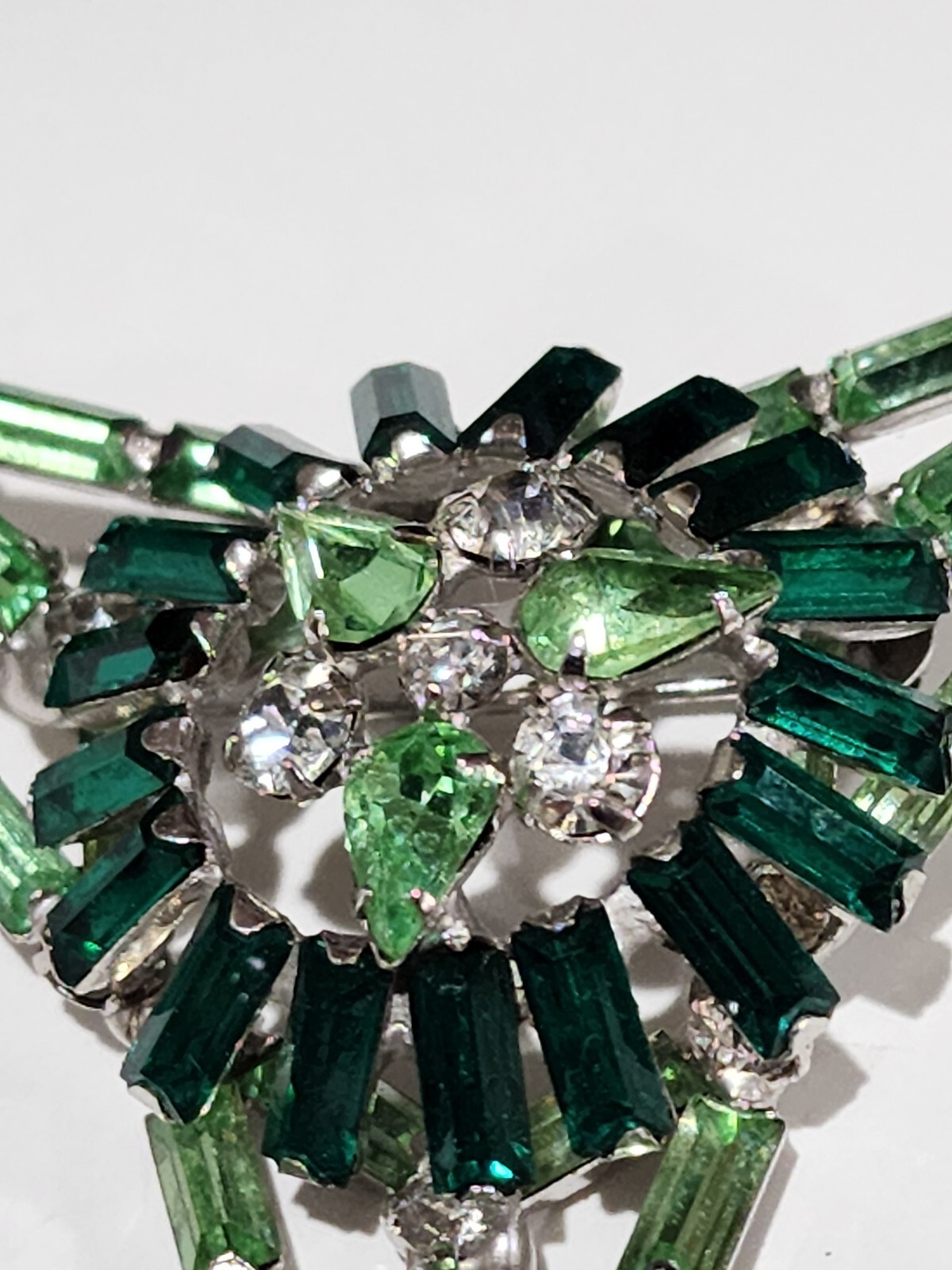 Juliana D&E Delizza Elster GREEN Art Deco Triangular Brooch Pin Earrings Set