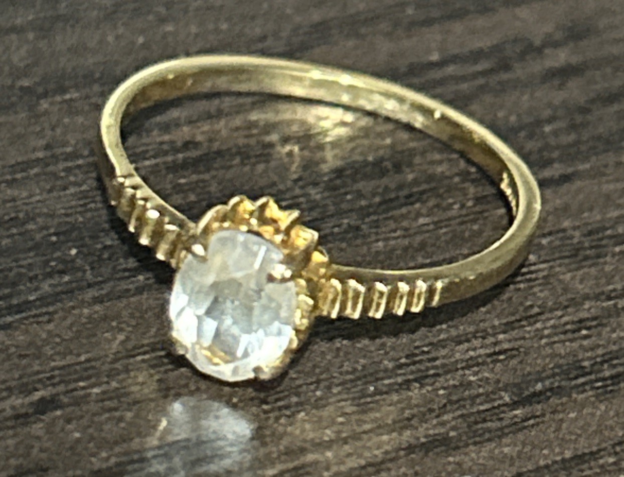 Vintage Signed BDA 10k SOLID Gold Ribbed Sides Ring Paste Clear Stone Size 5.75