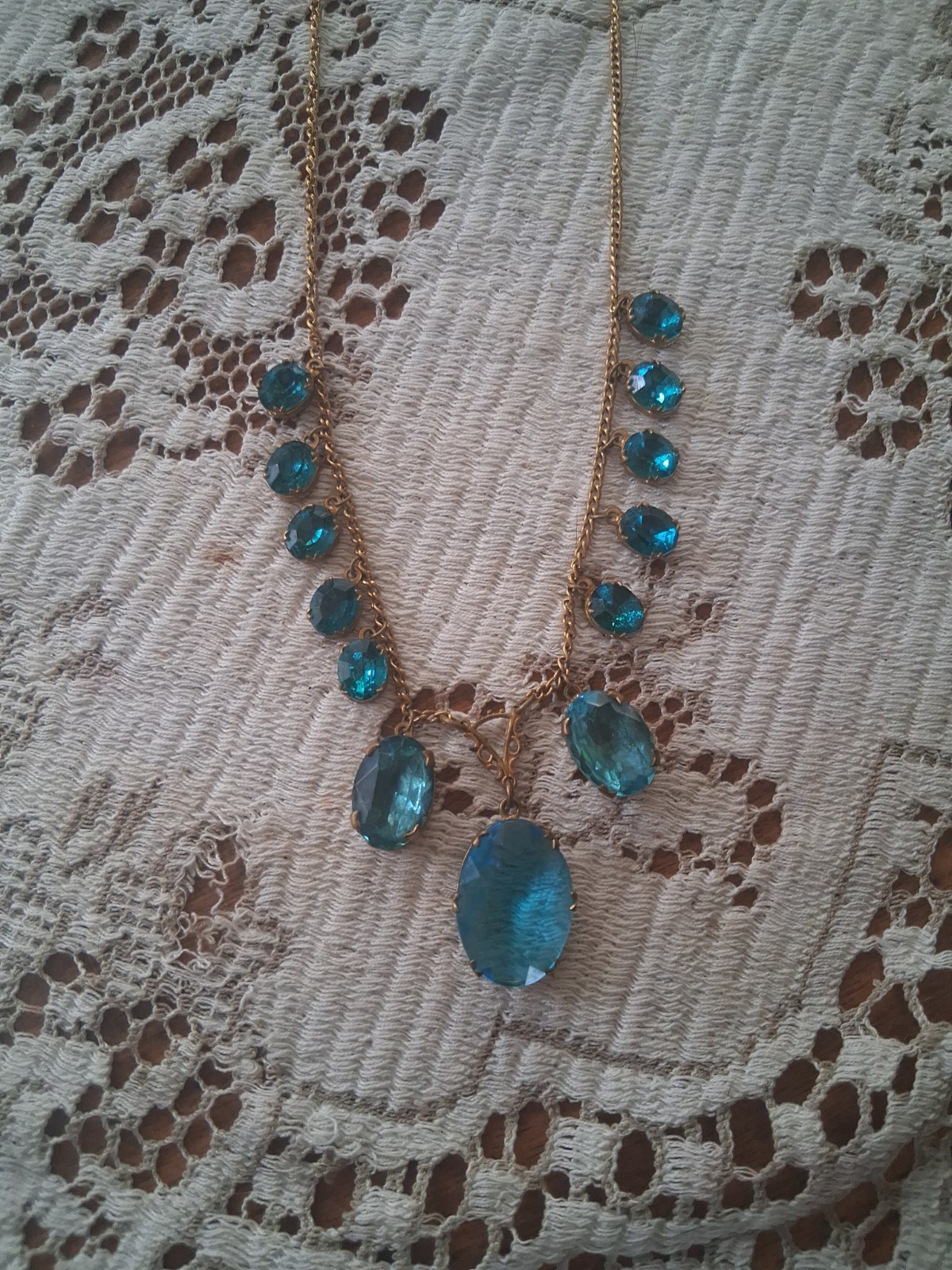 Vintage C. 50s 60s Blue Cut Glass Vintage Gold Tone Necklace