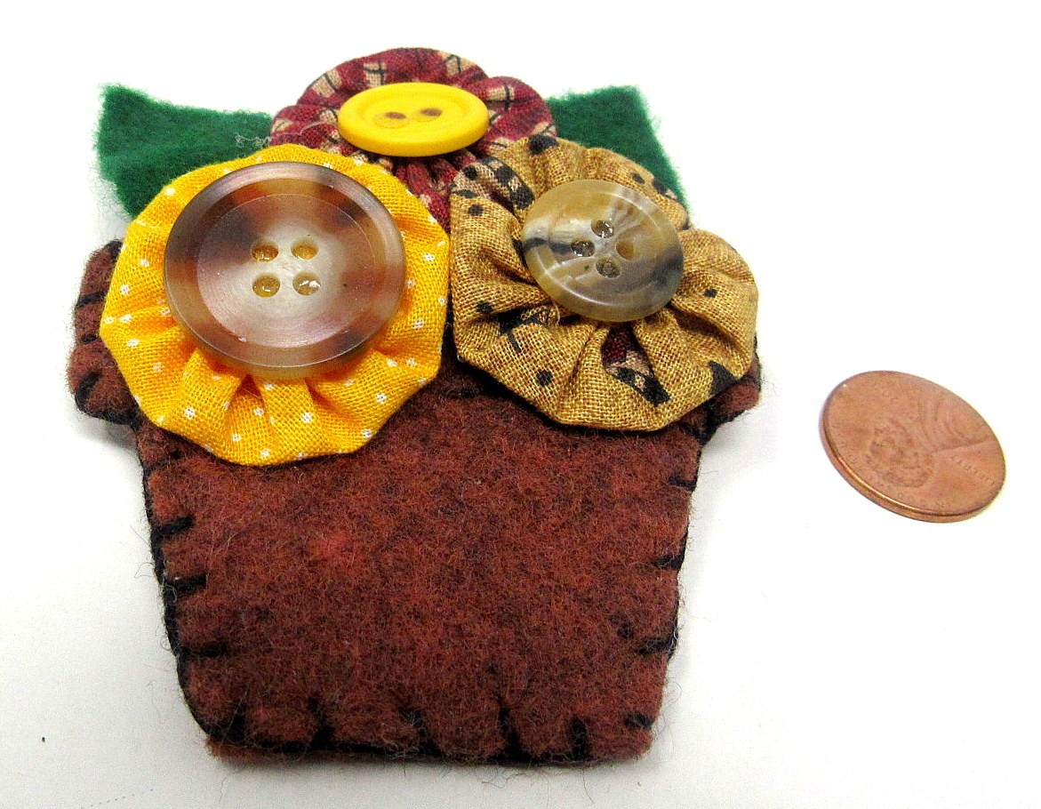 Felt Flower Pot Pin 3 1/2 inch Yellow Beige Brown Handcrafted NOS US Seller GSW
