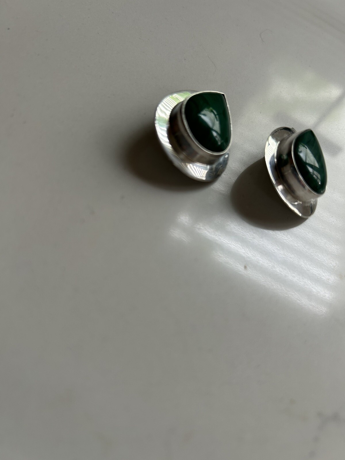 VINTAGE BEN J. CHAVEZ STERLING SILVER 925 MALACHITO CLIP ON EARRINGS