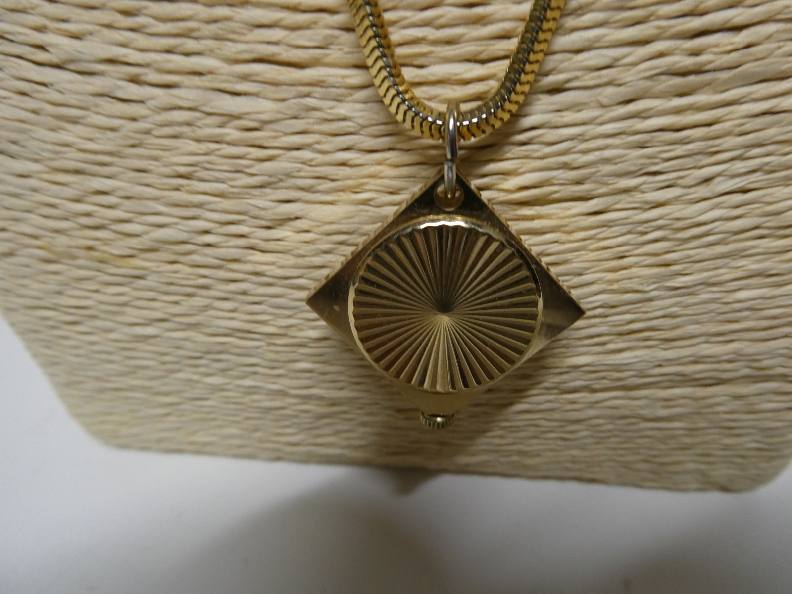 VTG Caravelle 24″ Necklace Pendant Watch Women Gold Tone Square Case Manual Wind