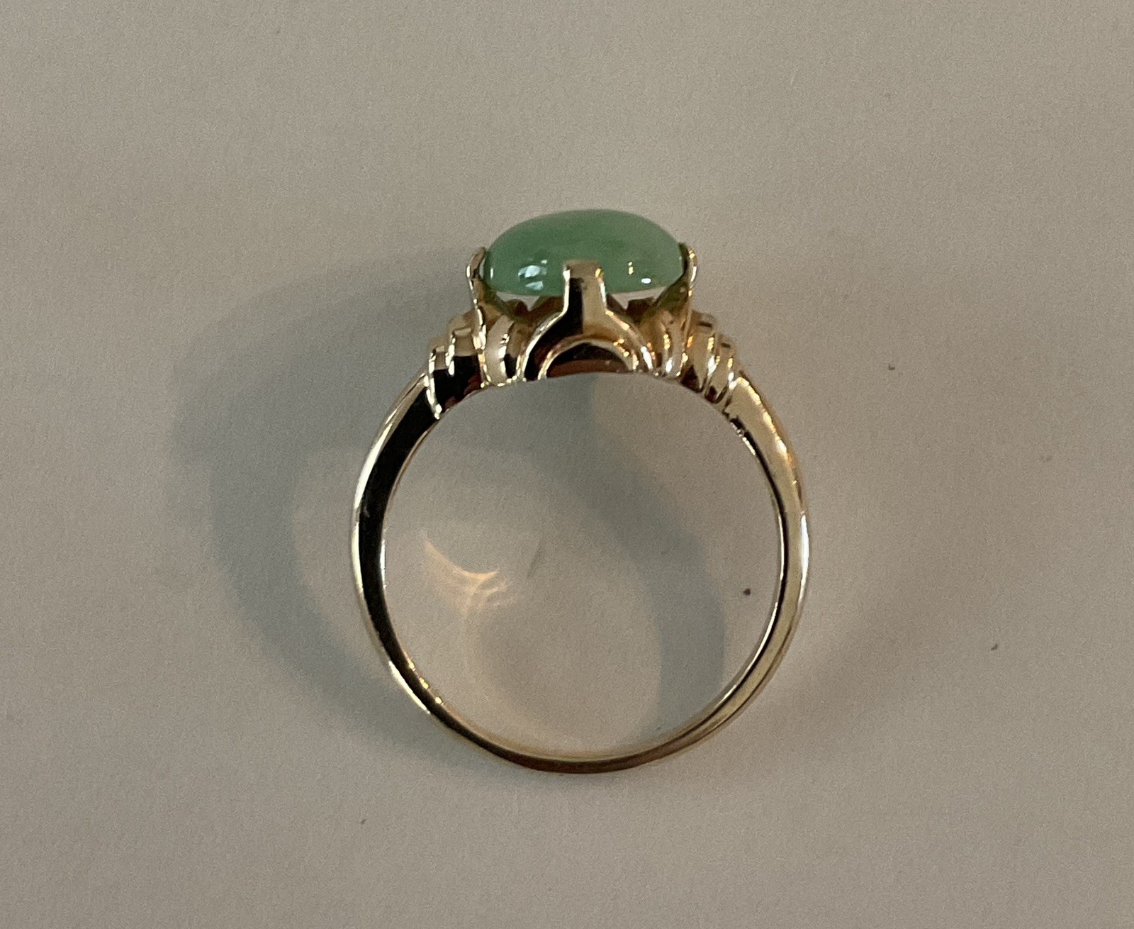Vintage 14K Yellow Gold 9.5mm Light Green Jade Jadeite Ring 2.63 gr Size 5 1/2