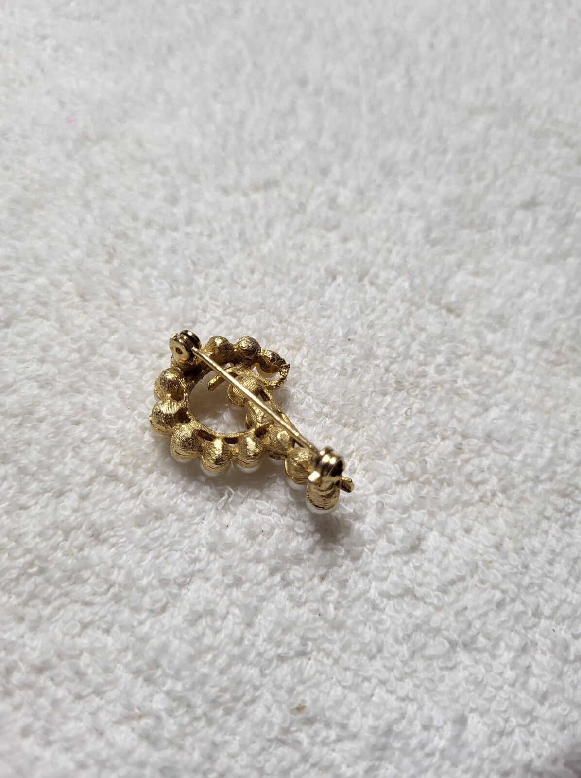 Gold tone w/ Faux Pearl Brooch Pin Letter P Initial