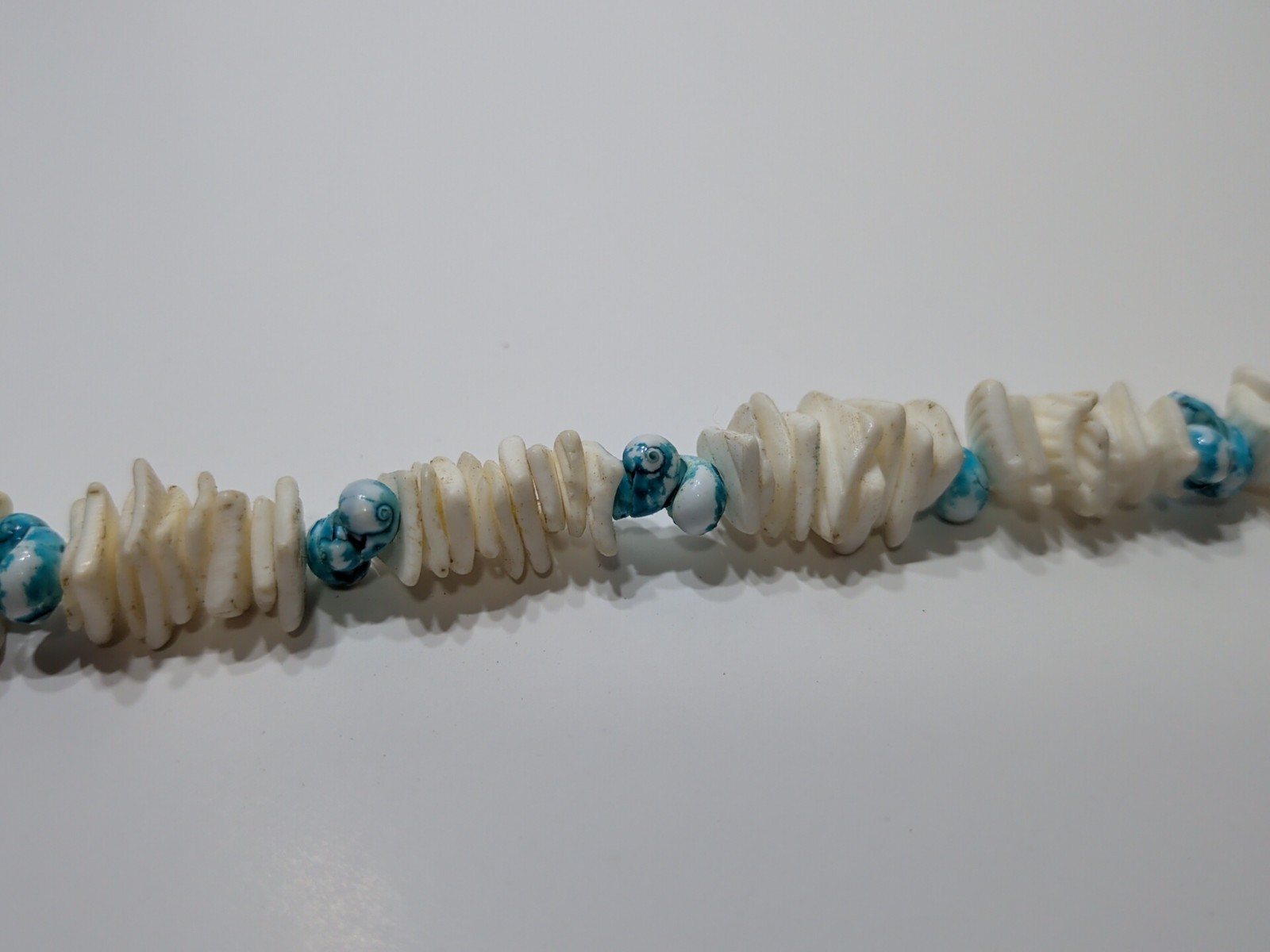 ✨VINTAGE✨ Blue and White Puka Shell and Turquoise Sea shells Necklace 17½ In