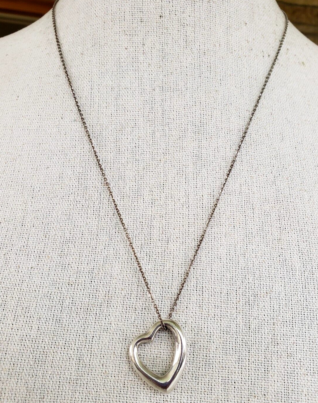 Vintage Open Heart Silver Tone Pendant Necklace 23.5″ Cable Chain